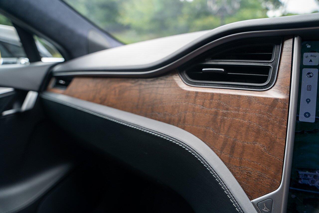 Tesla Model S view 41