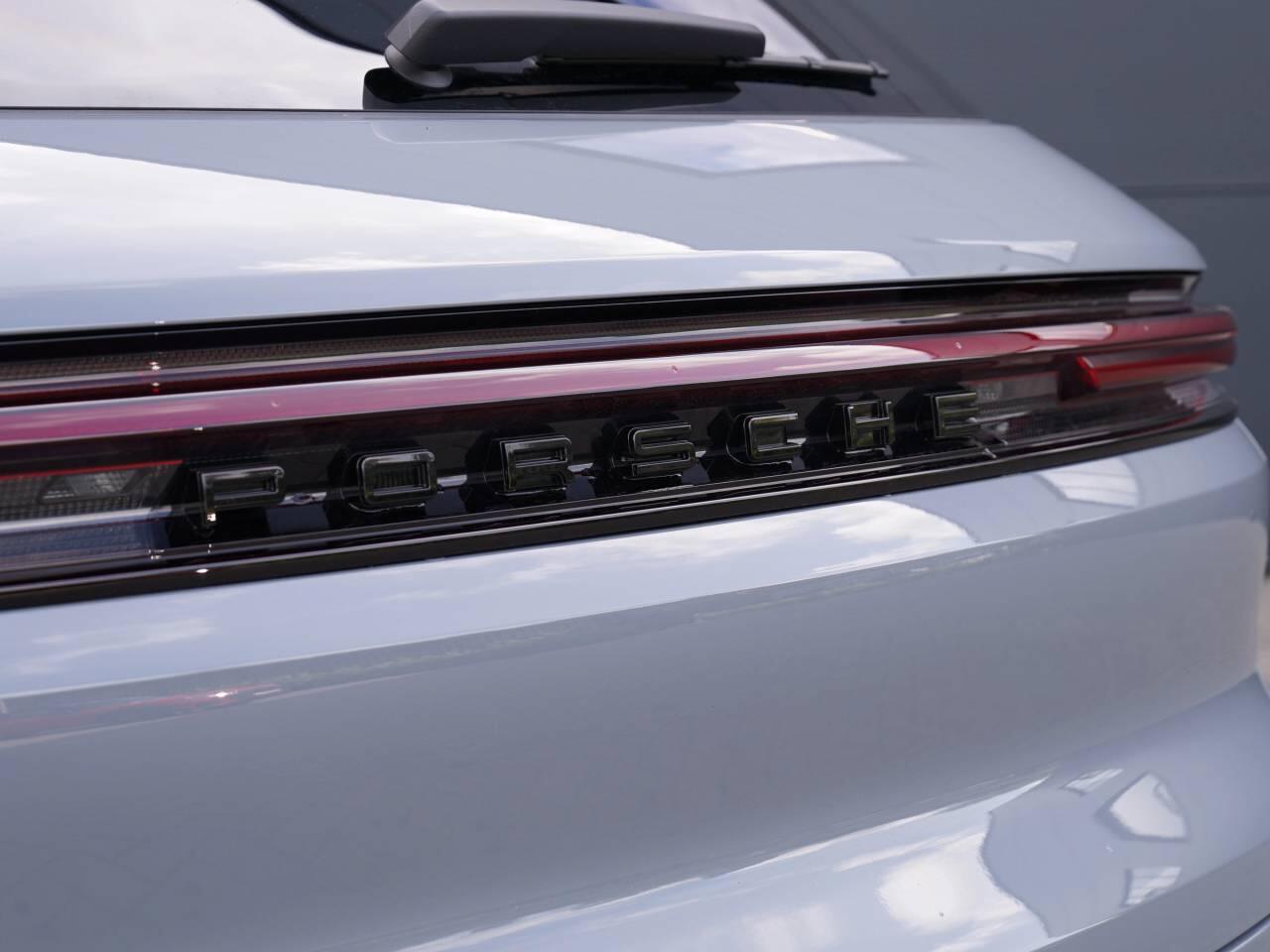 Porsche Cayenne view 58