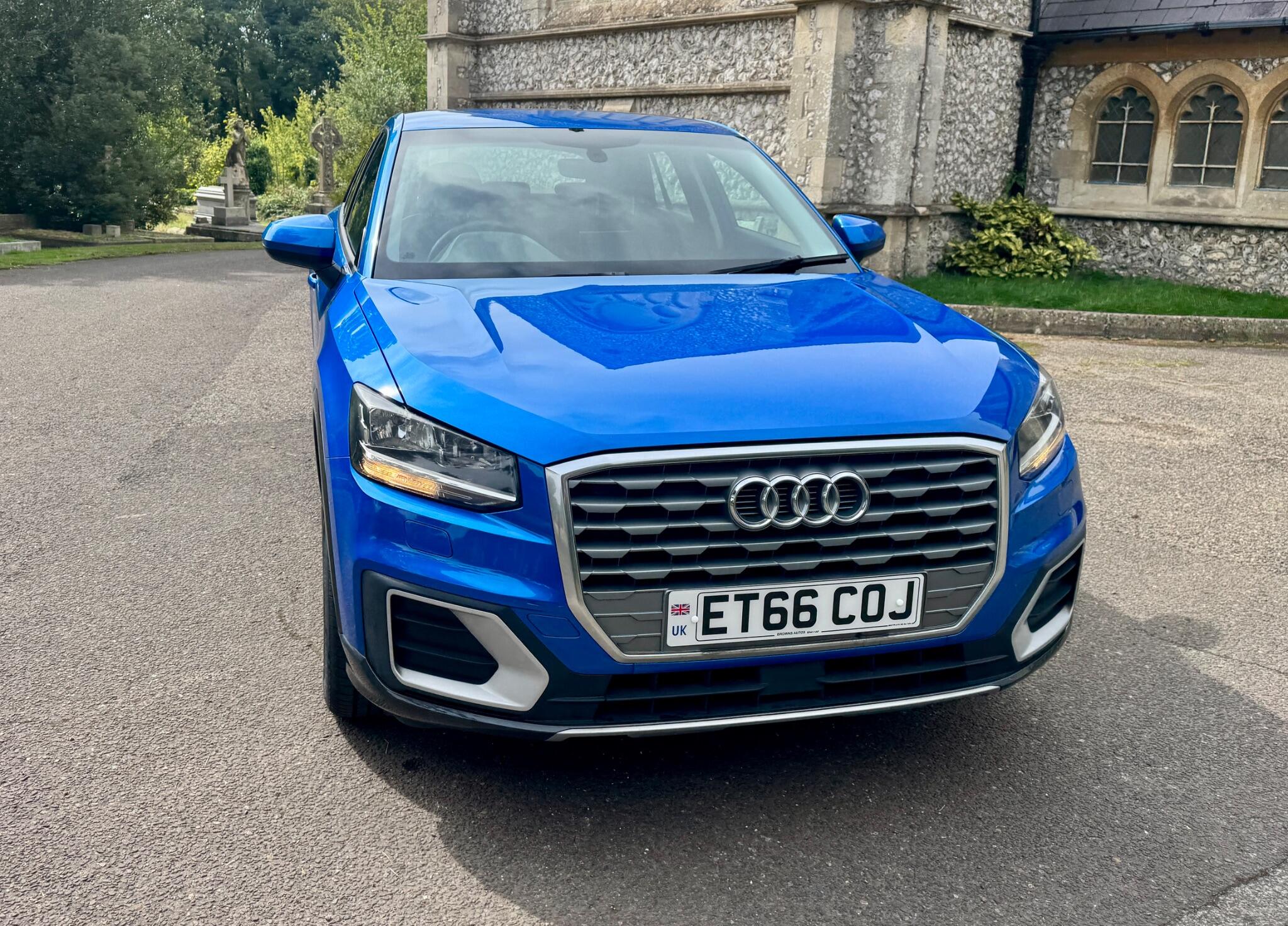 Audi Q2 view 9