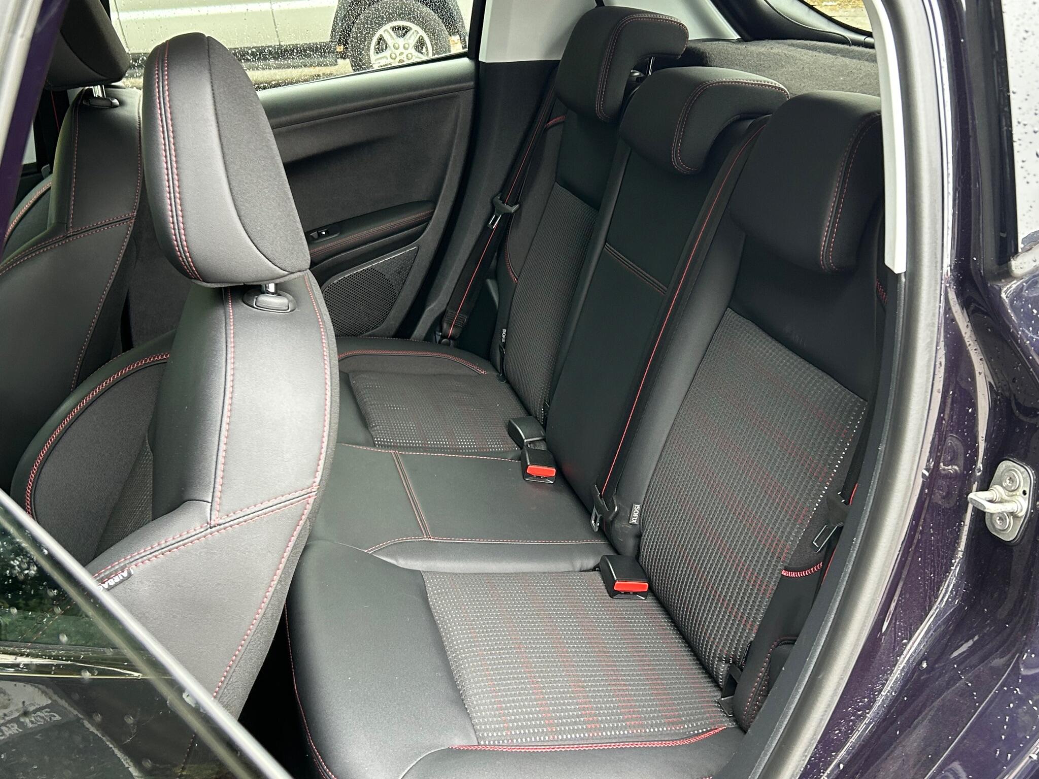 Peugeot 208 view 16