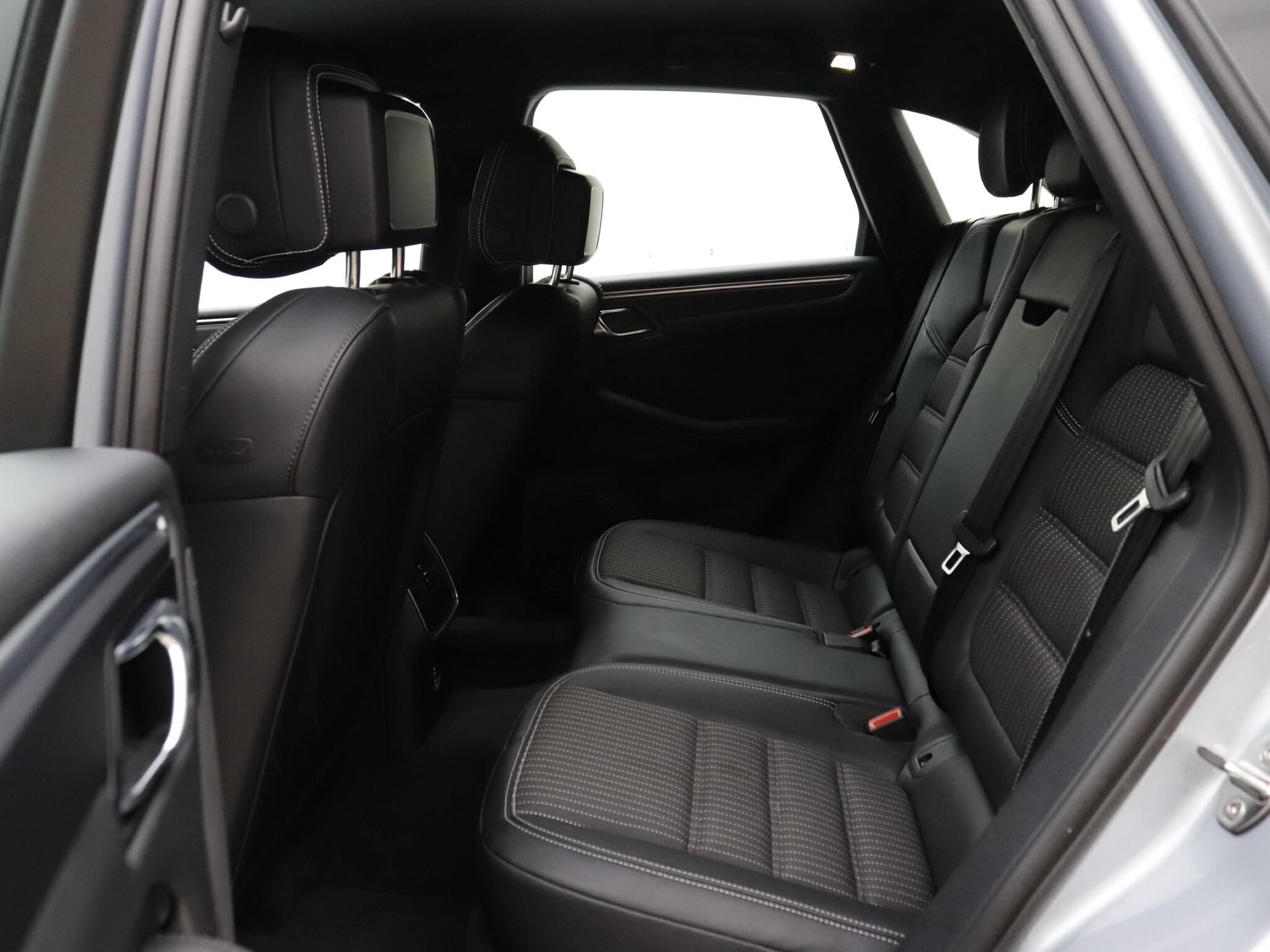Porsche Macan view 20