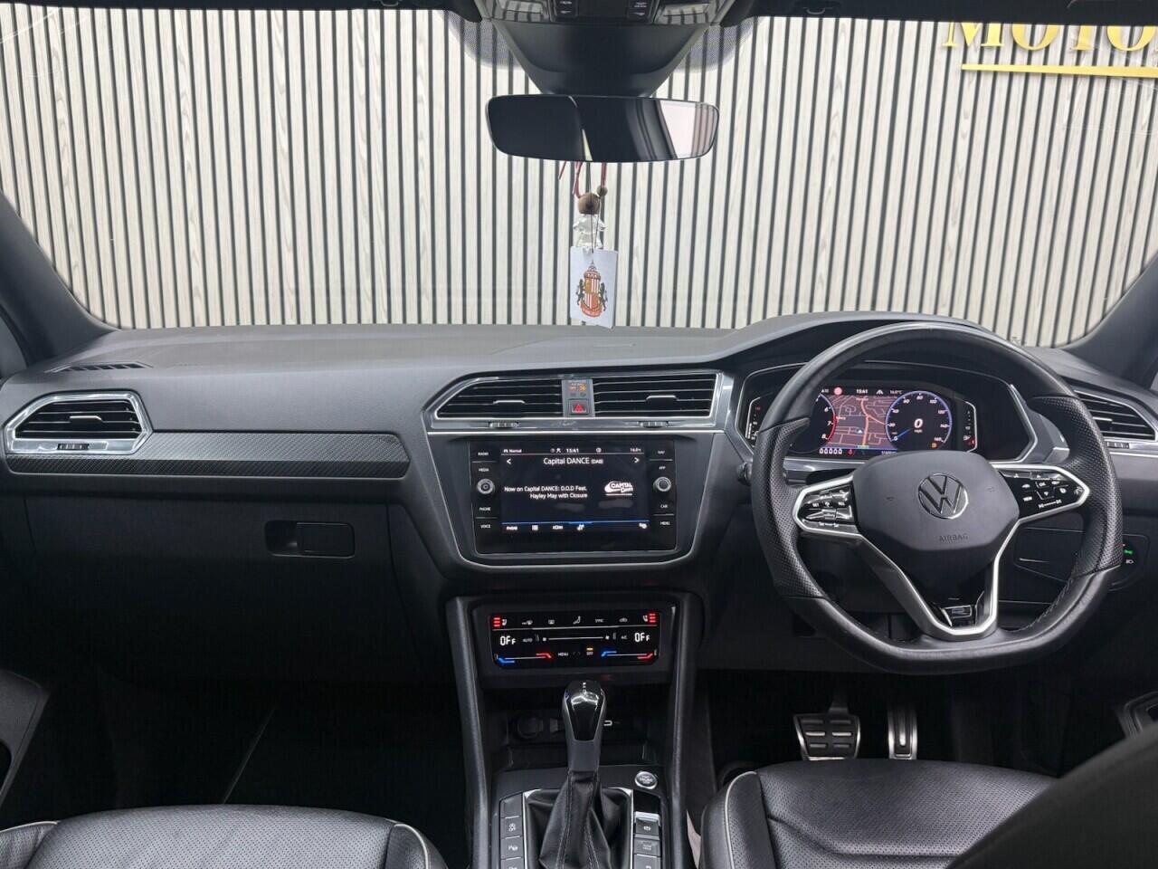 Volkswagen Tiguan Allspace view 9
