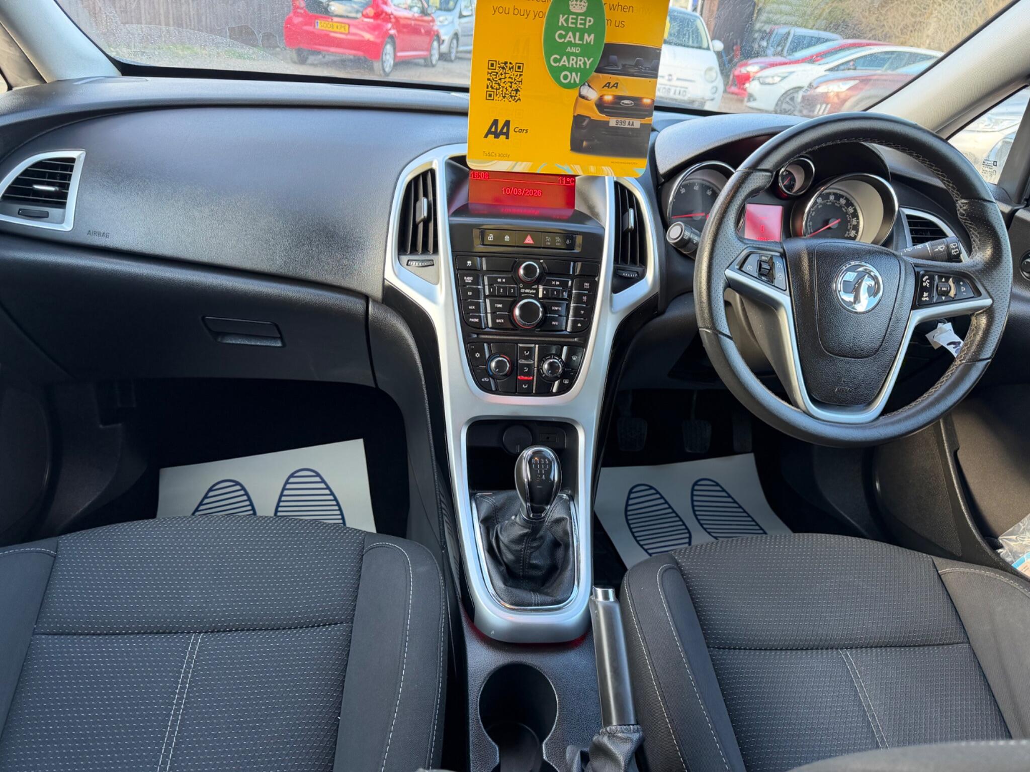 2014 Vauxhall Astra 1.6 16V SRi Sports Tourer Euro 5 5dr image 21