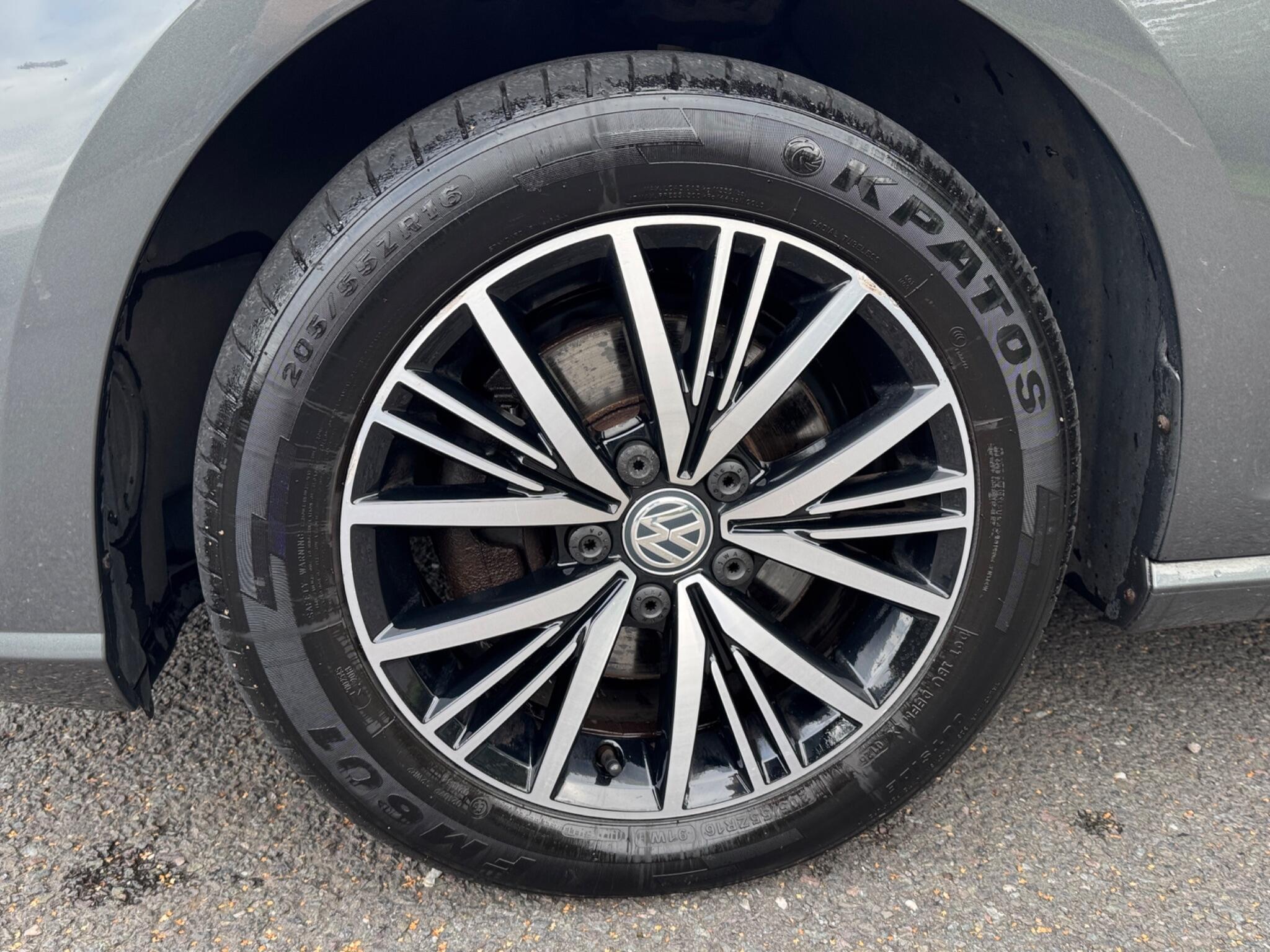 Volkswagen Golf view 16