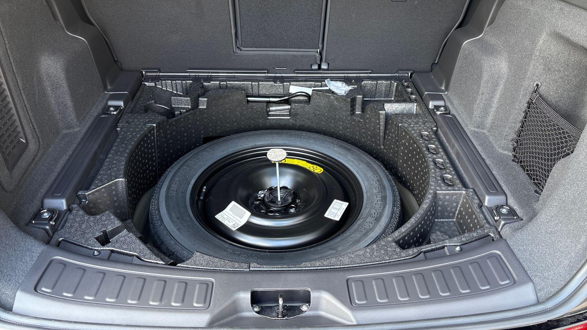 Land Rover Discovery Sport view 21