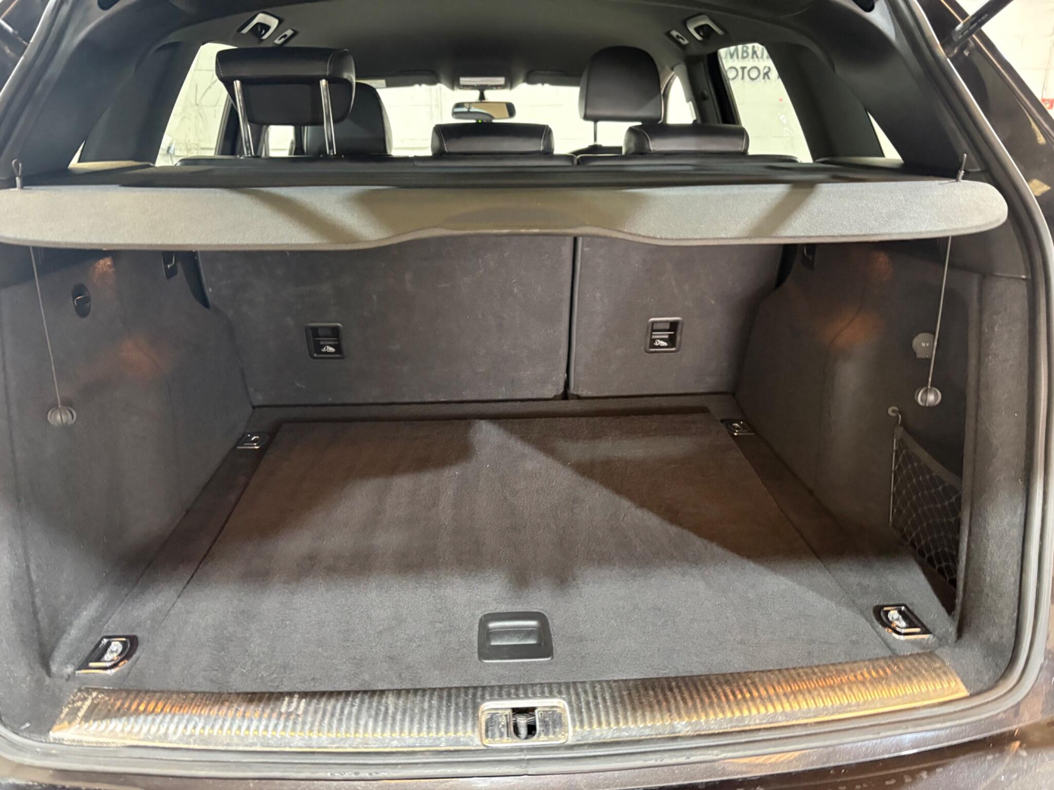 Audi SQ5 view 56