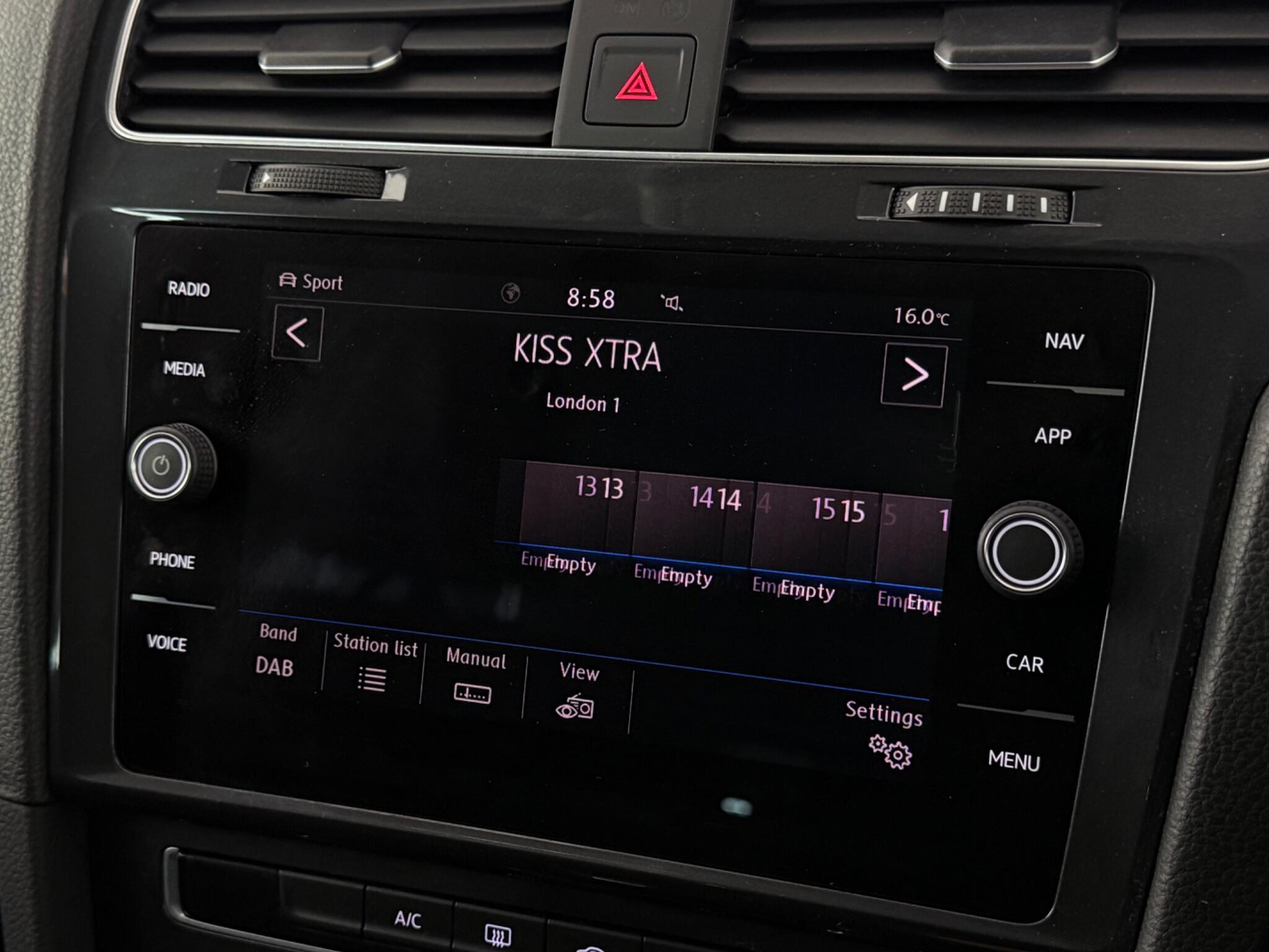 Volkswagen Golf view 26