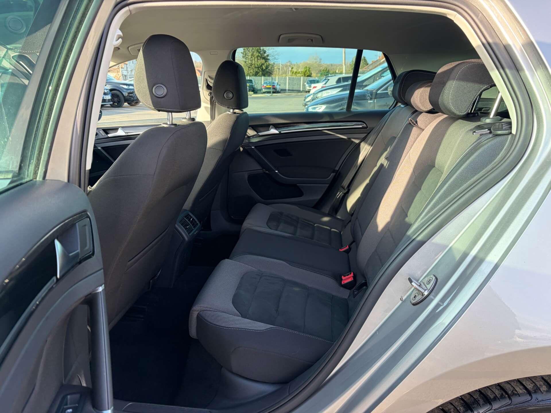 Volkswagen Golf view 20
