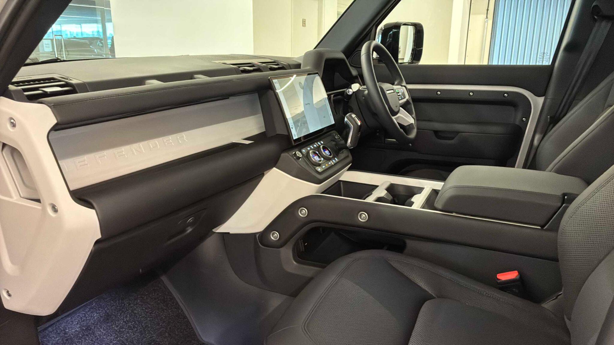 Land Rover Defender view 66