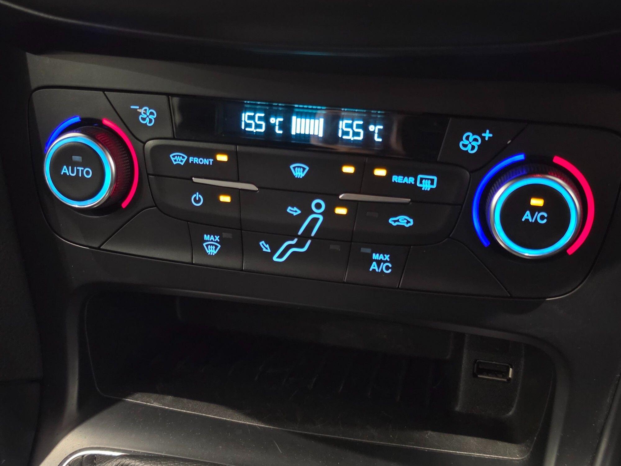 Ford Focus view 25