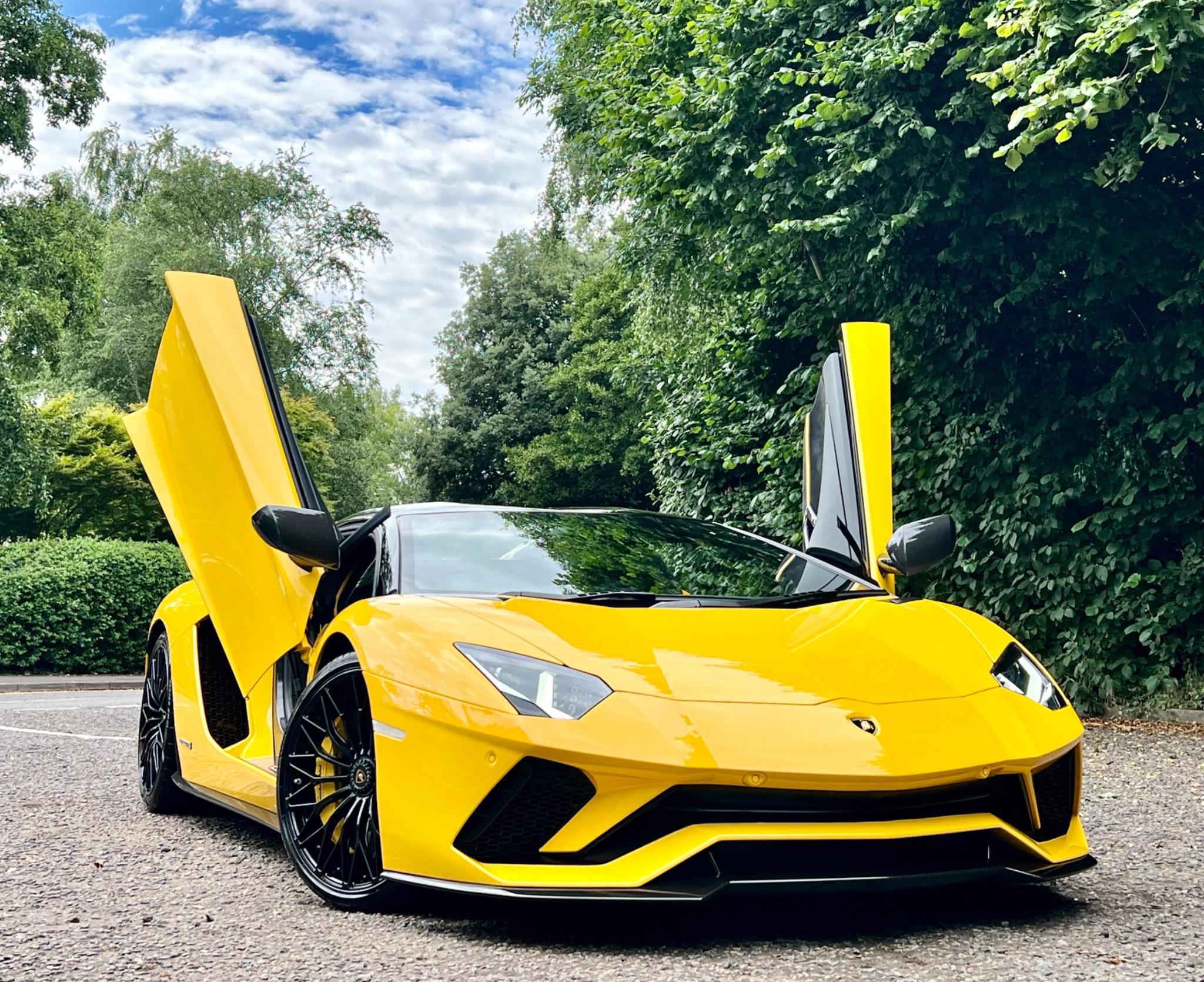 Lamborghini Aventador view 9