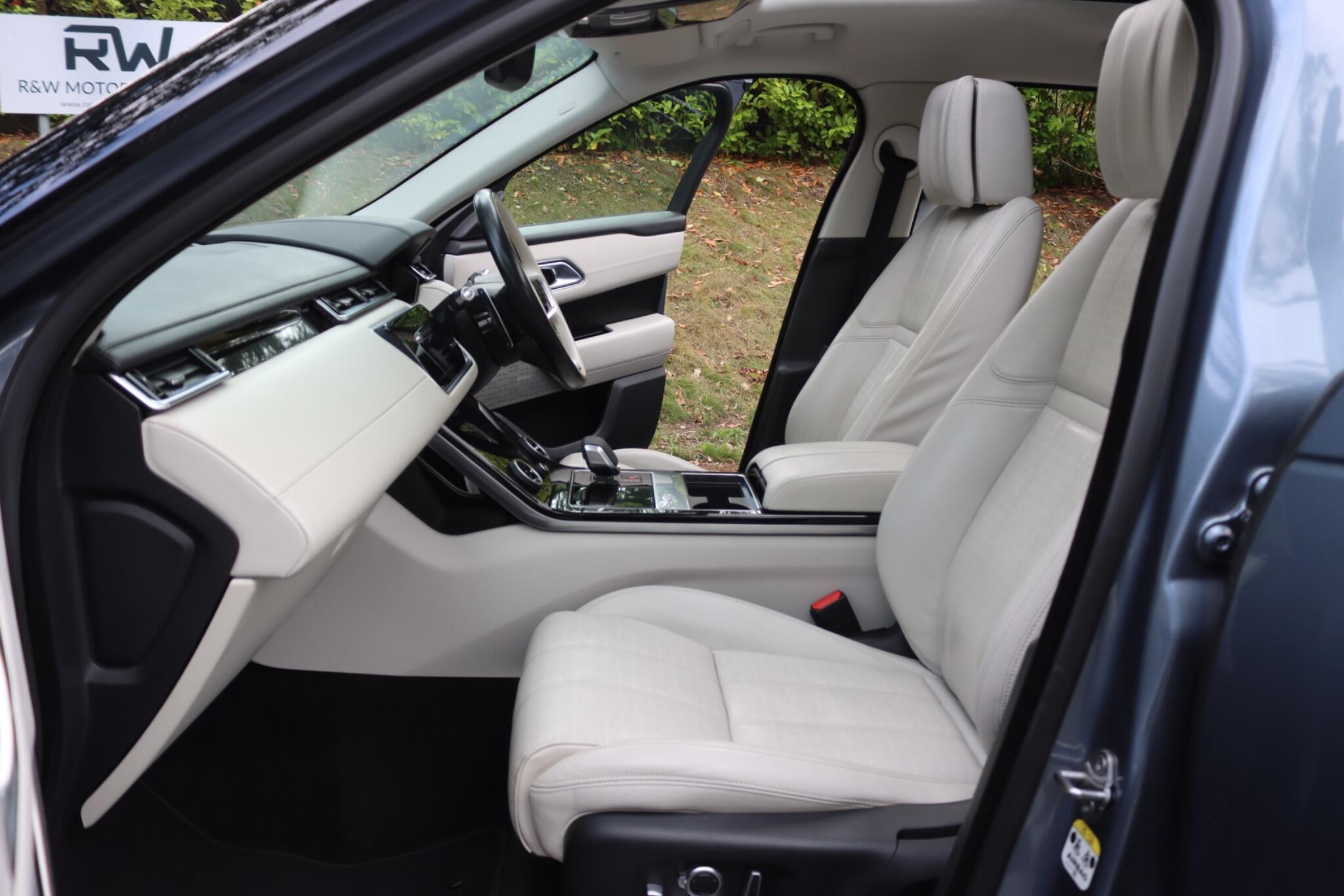 Land Rover Range Rover Velar view 3