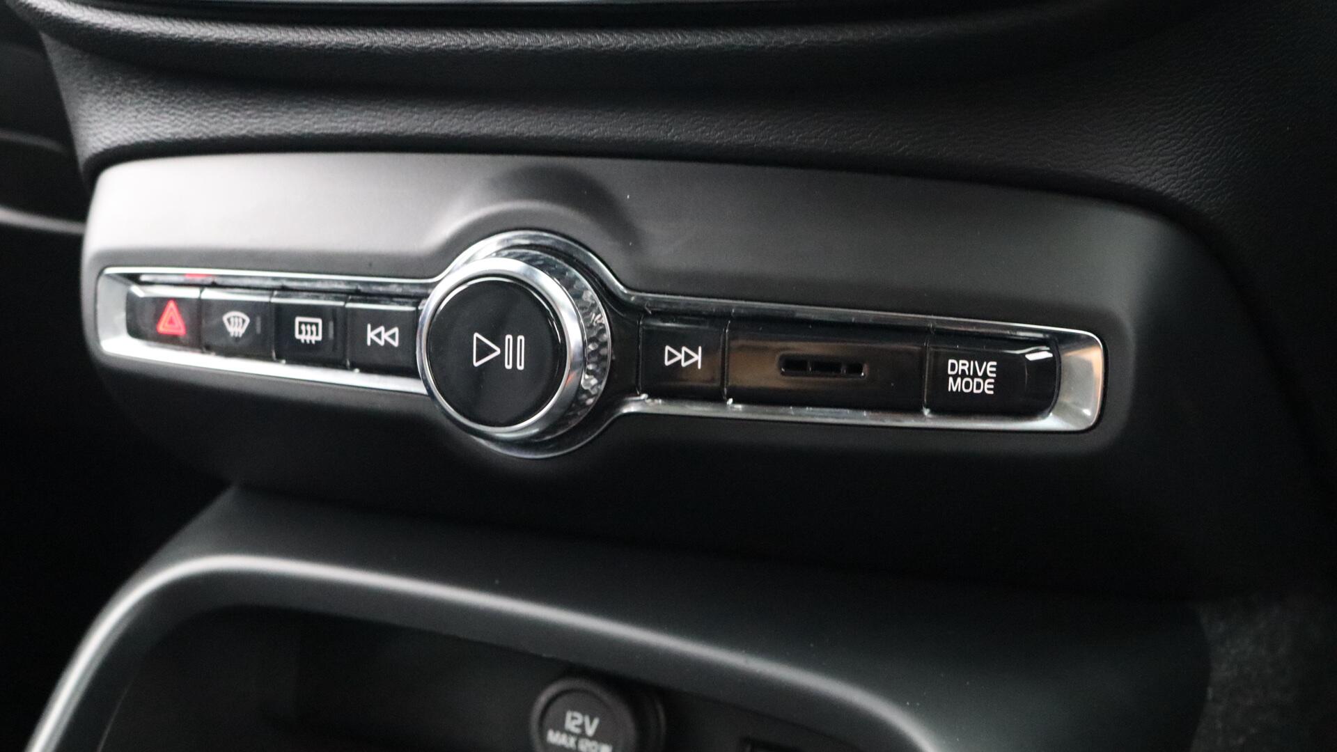 Volvo XC40 view 34