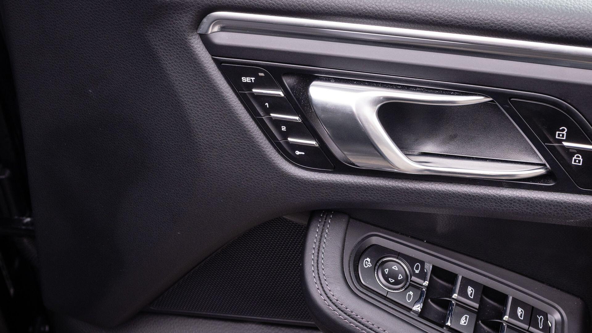 Porsche Macan view 17