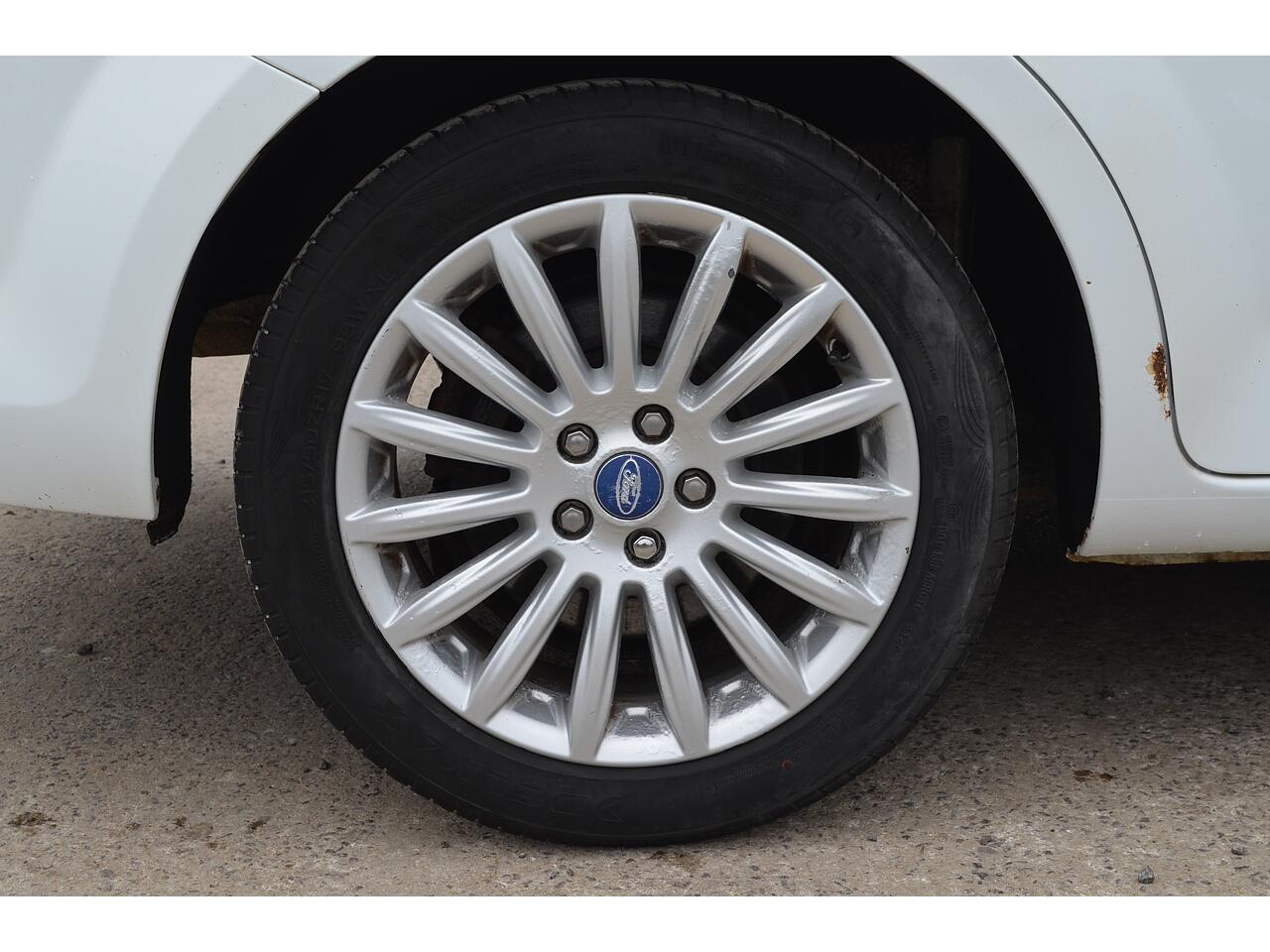 Ford Mondeo view 21