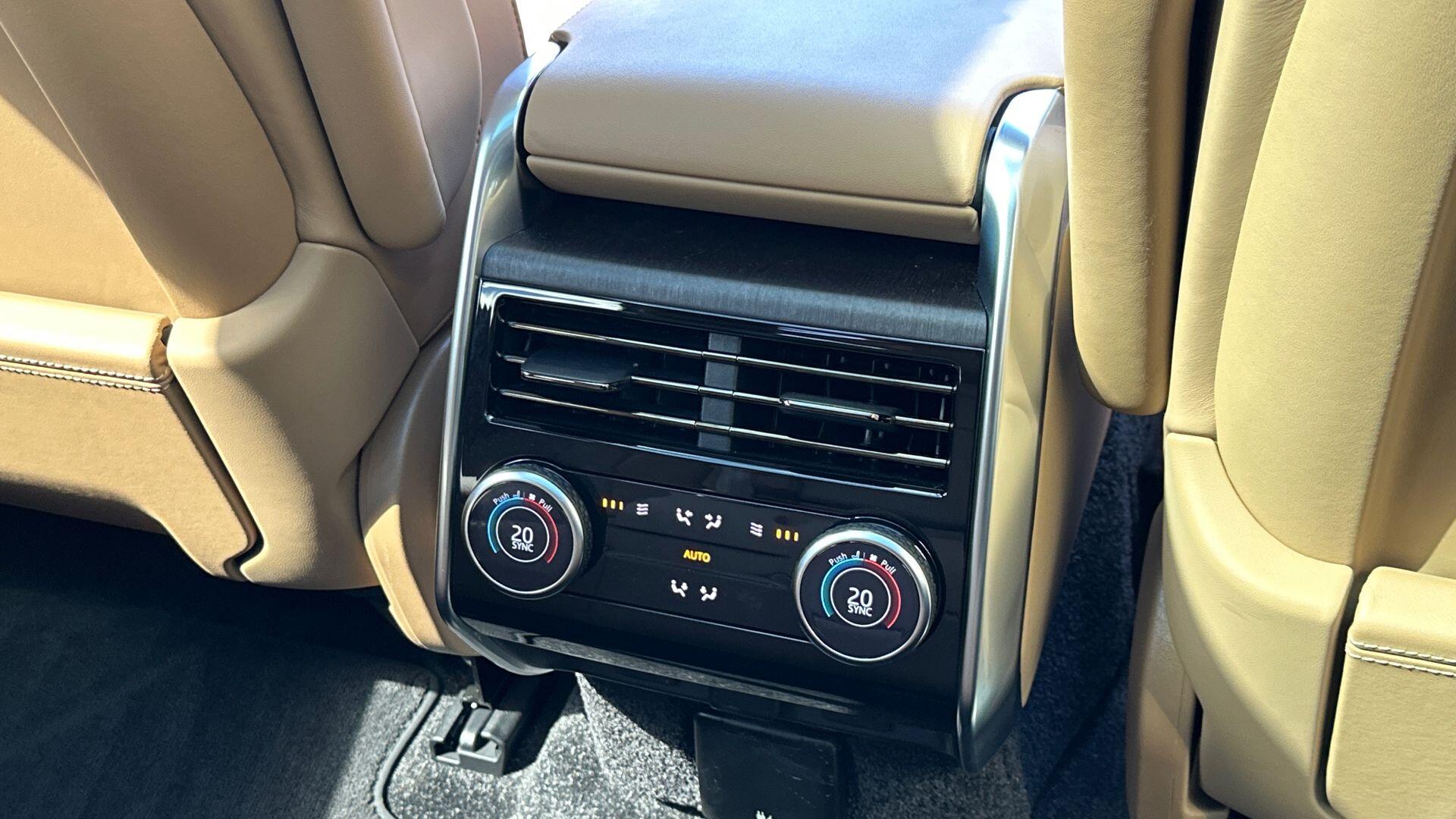 Land Rover Range Rover view 18