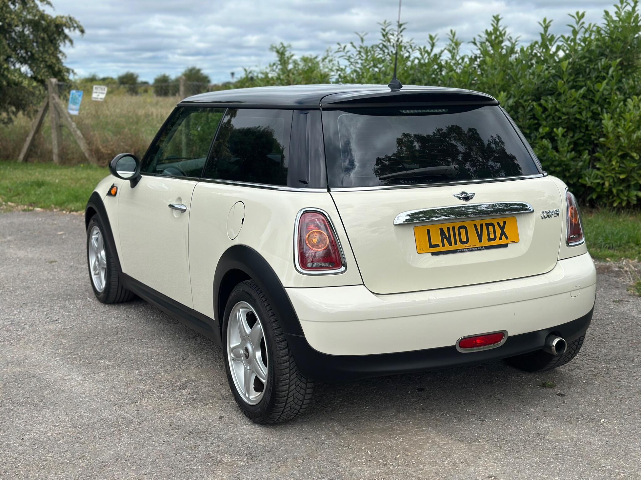 Mini Hatch view 13