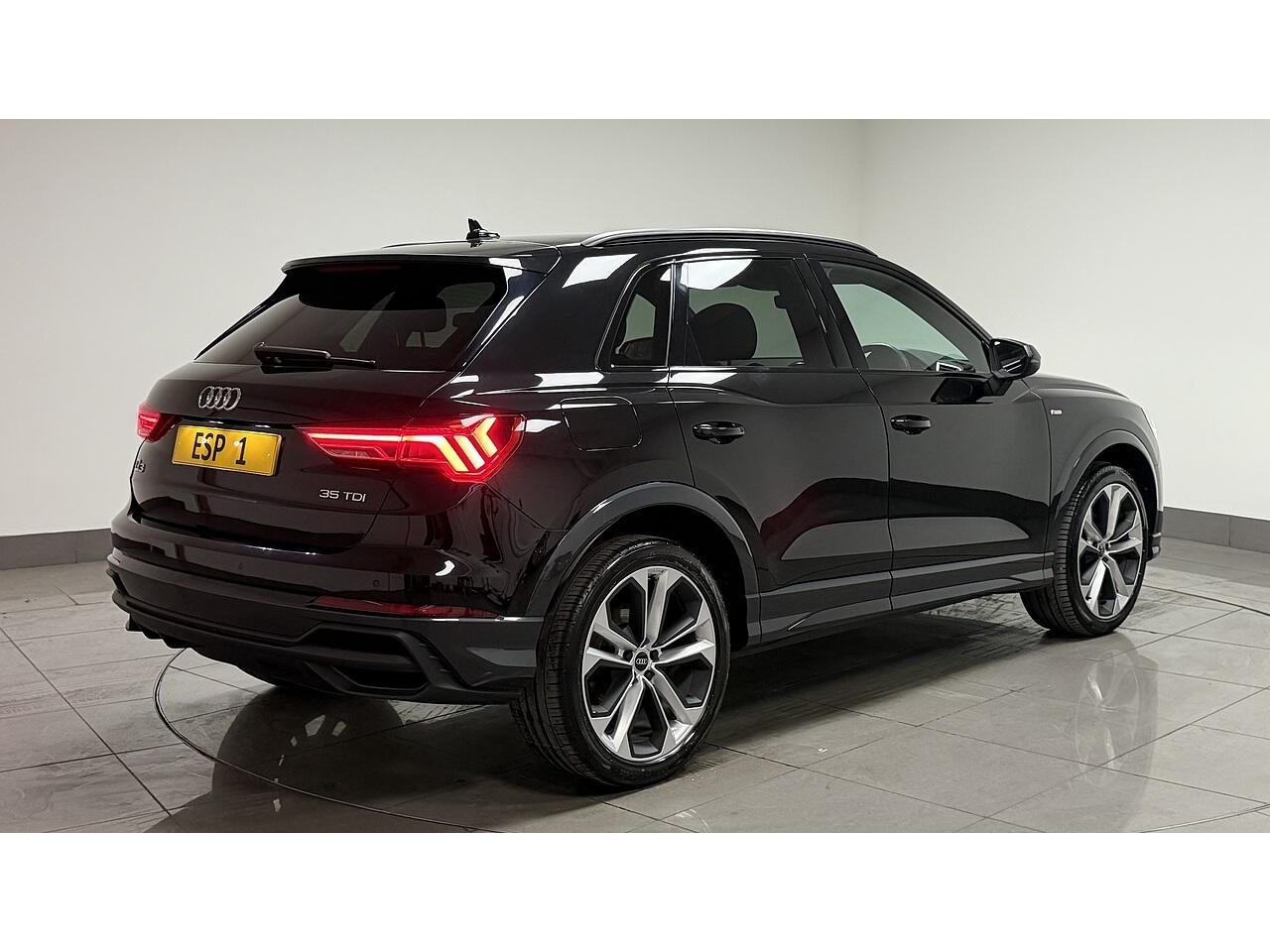Audi Q3 view 7