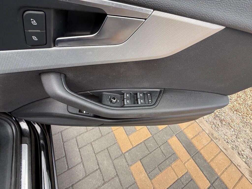 Audi A4 view 25