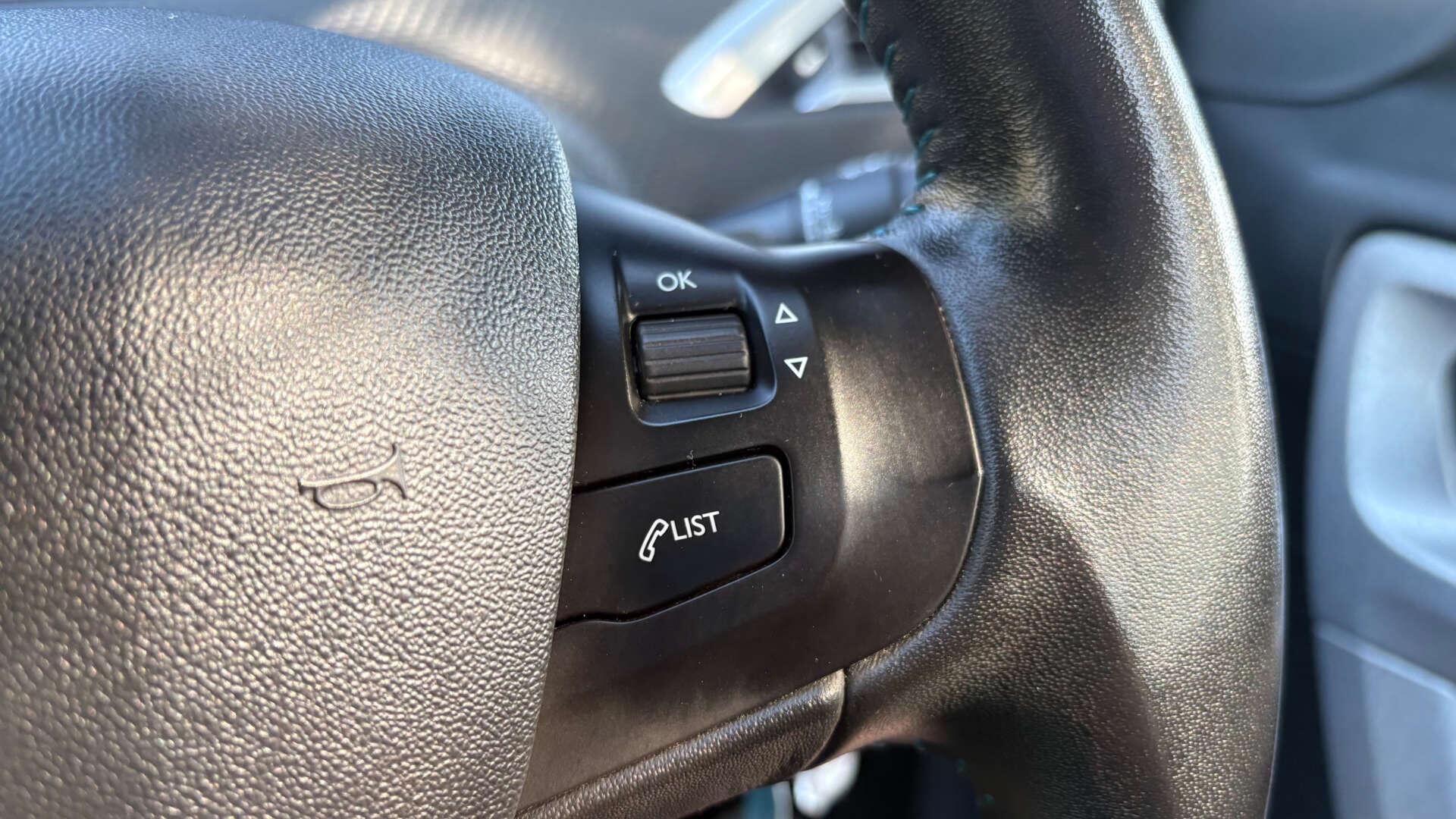 Peugeot 2008 view 18