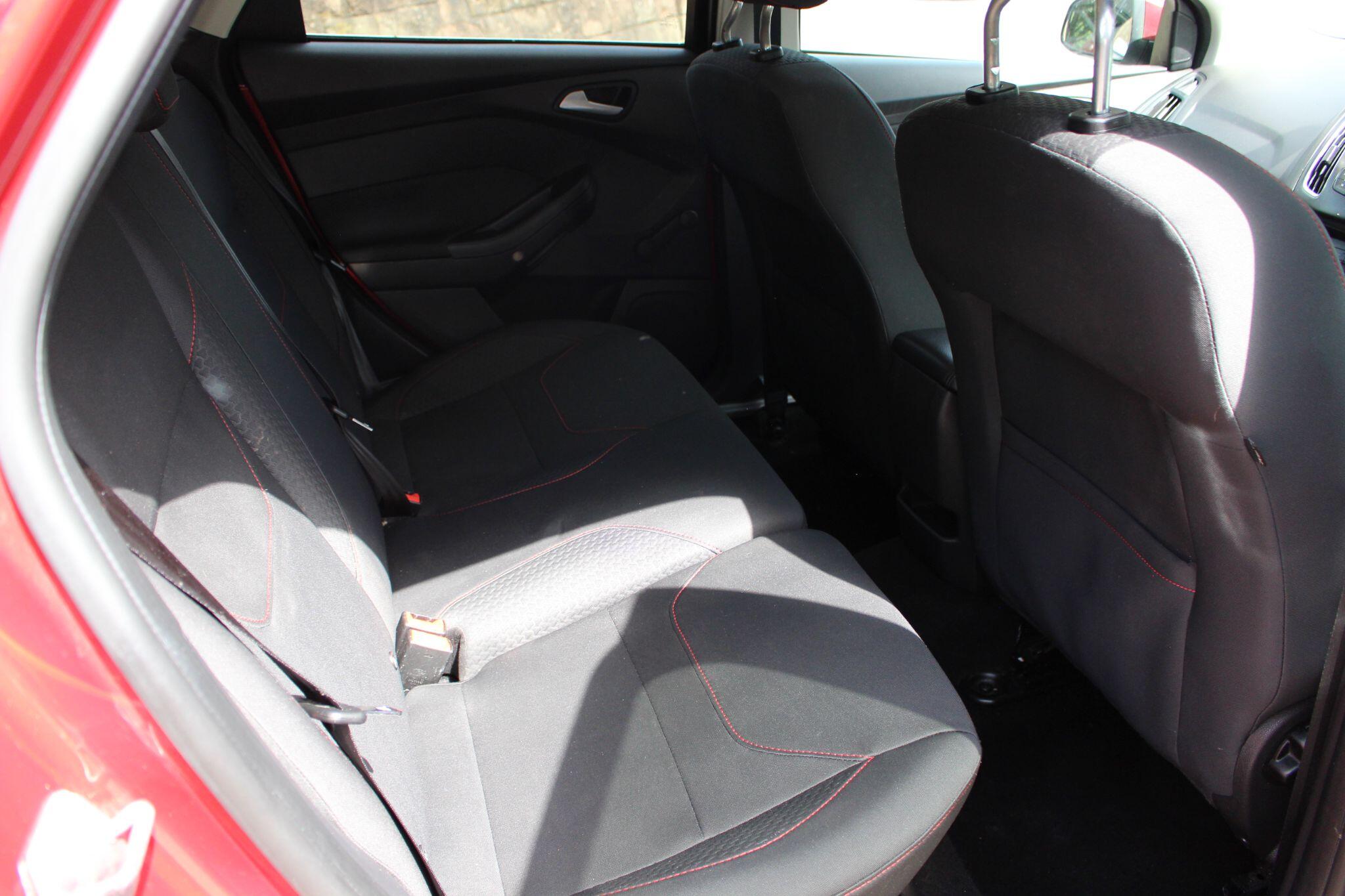 Ford Focus view 20
