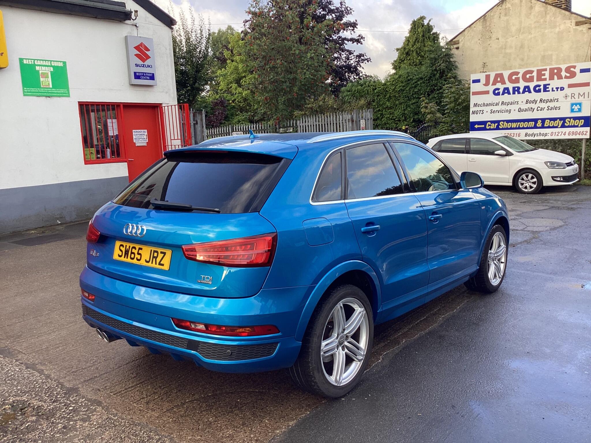 Audi Q3 view 5