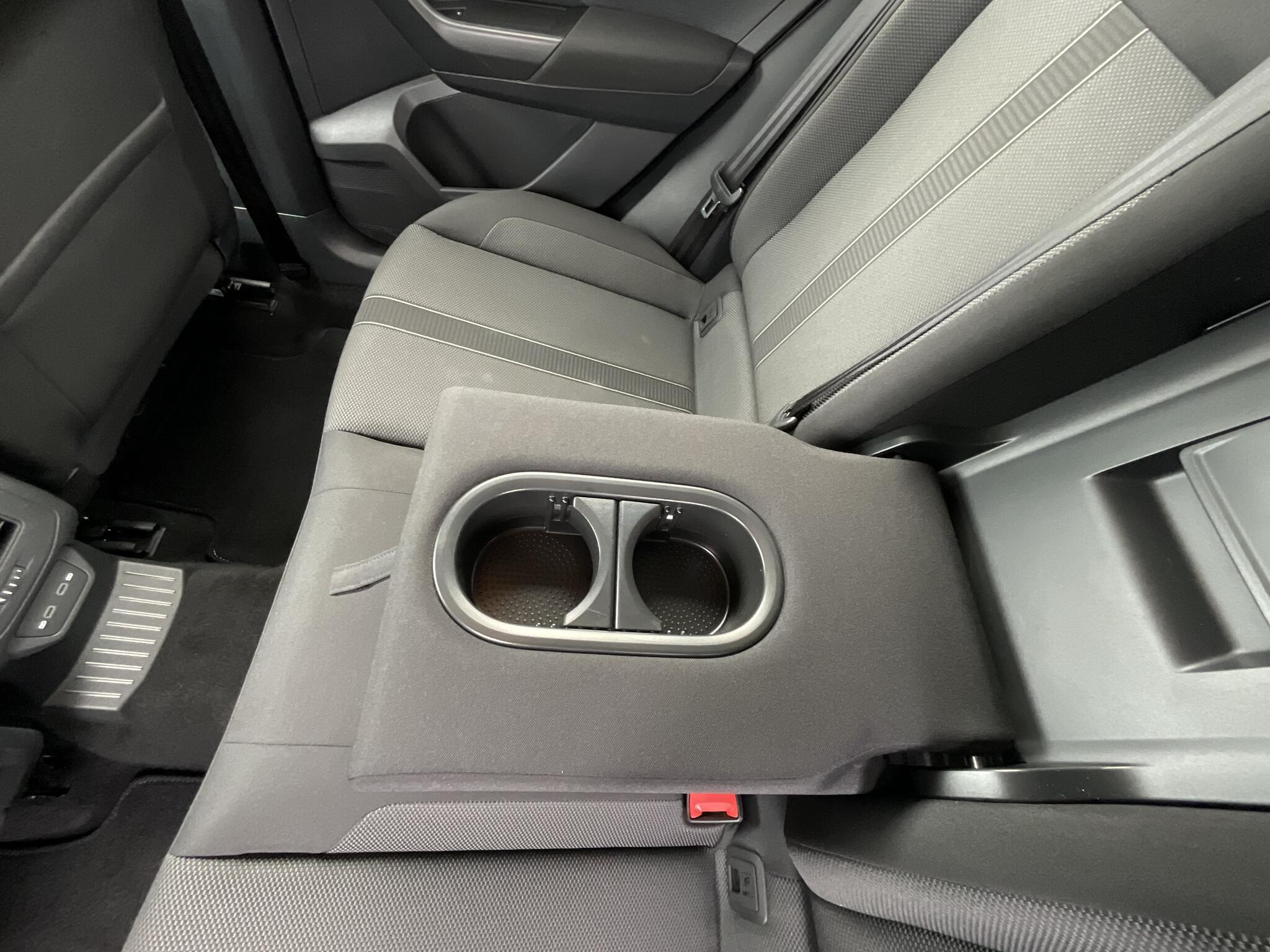 Volkswagen T-Roc view 16