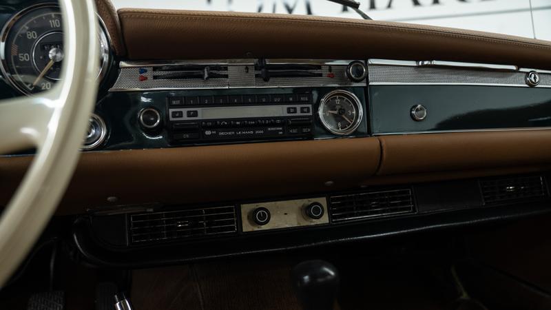 Mercedes-Benz SL view 27