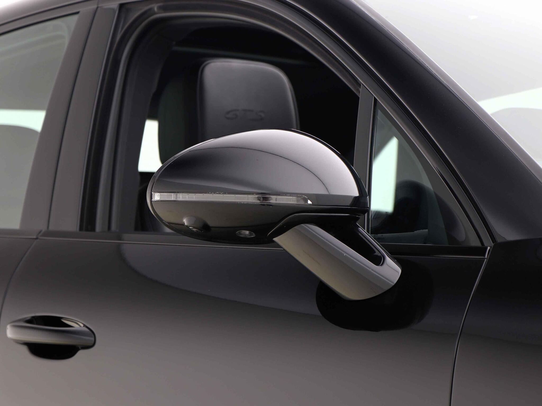 Porsche Macan view 12