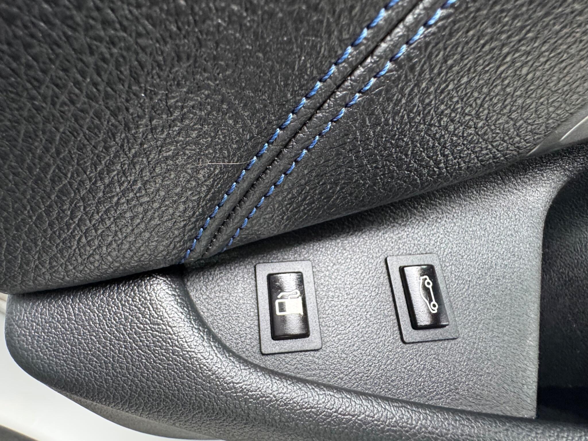 BMW 5 Series view 24
