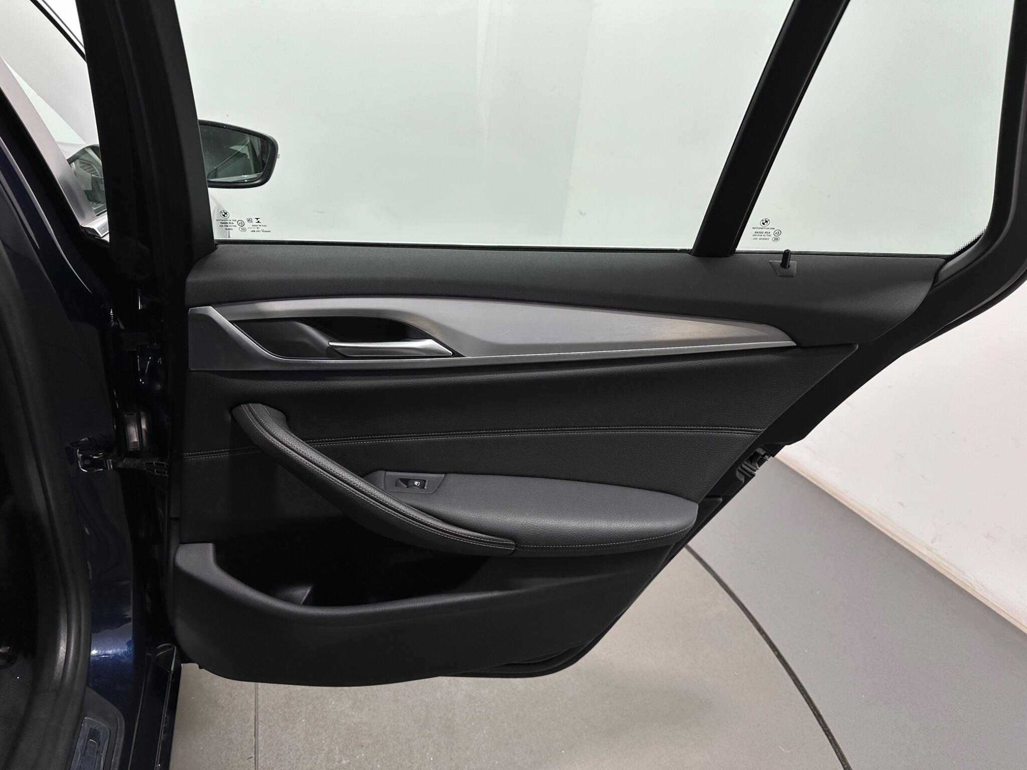 BMW 5 Series view 44