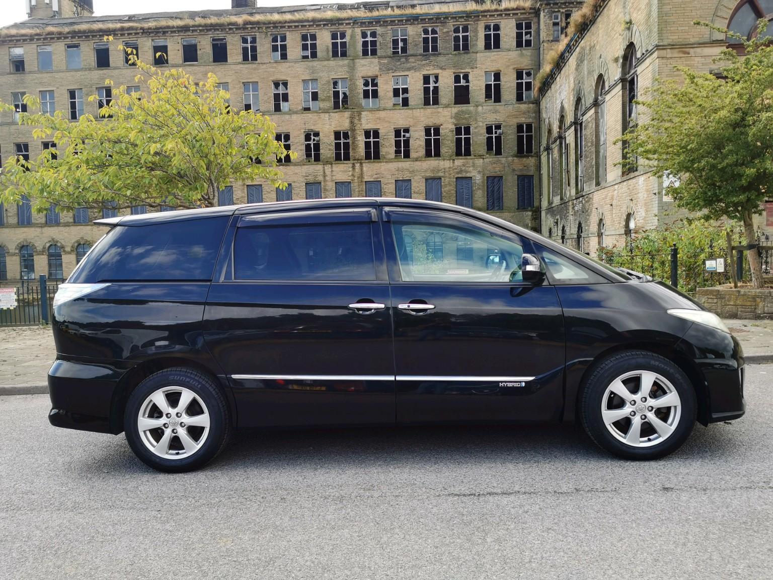 Toyota Estima view 3