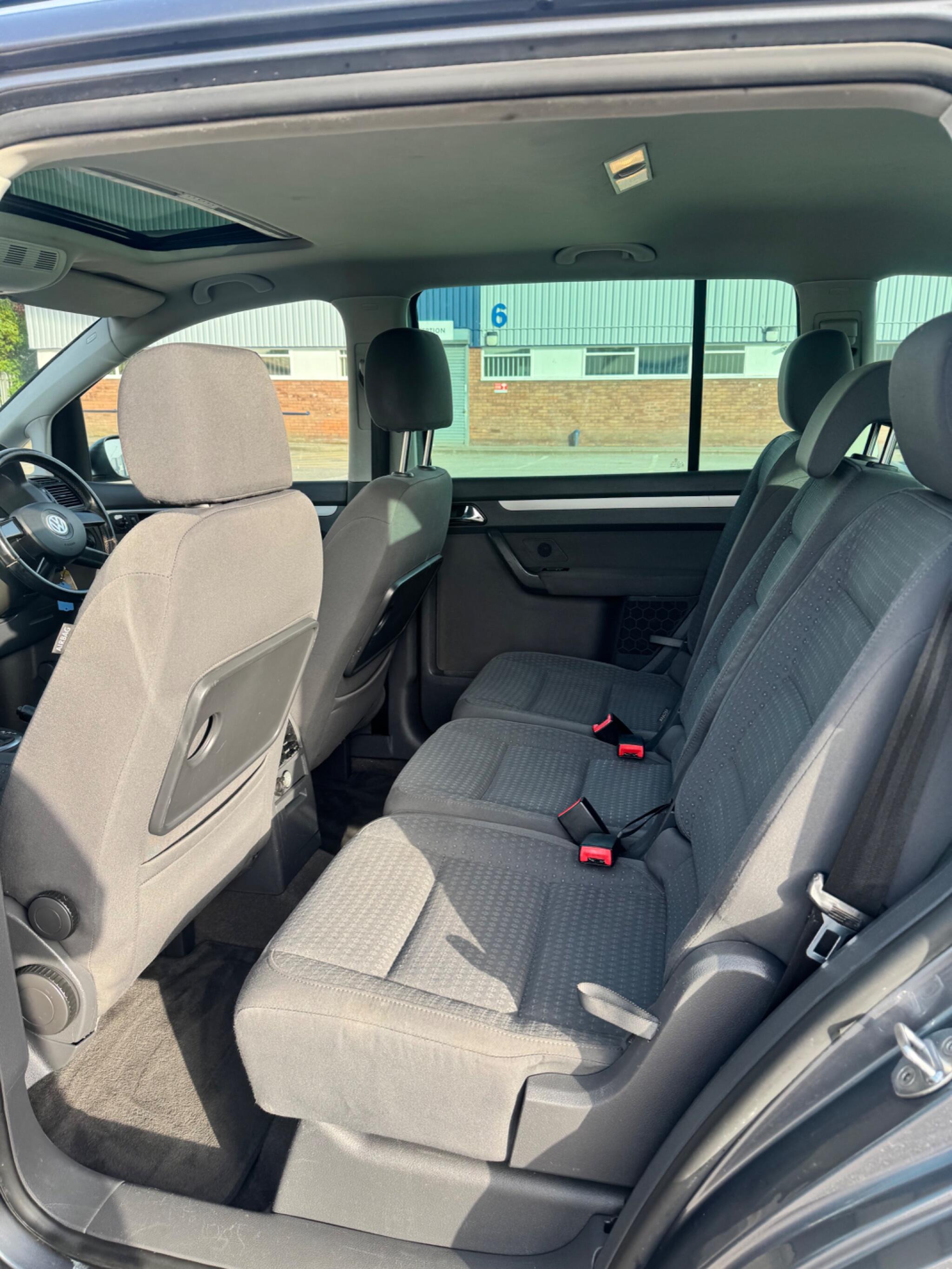 Volkswagen Touran view 27