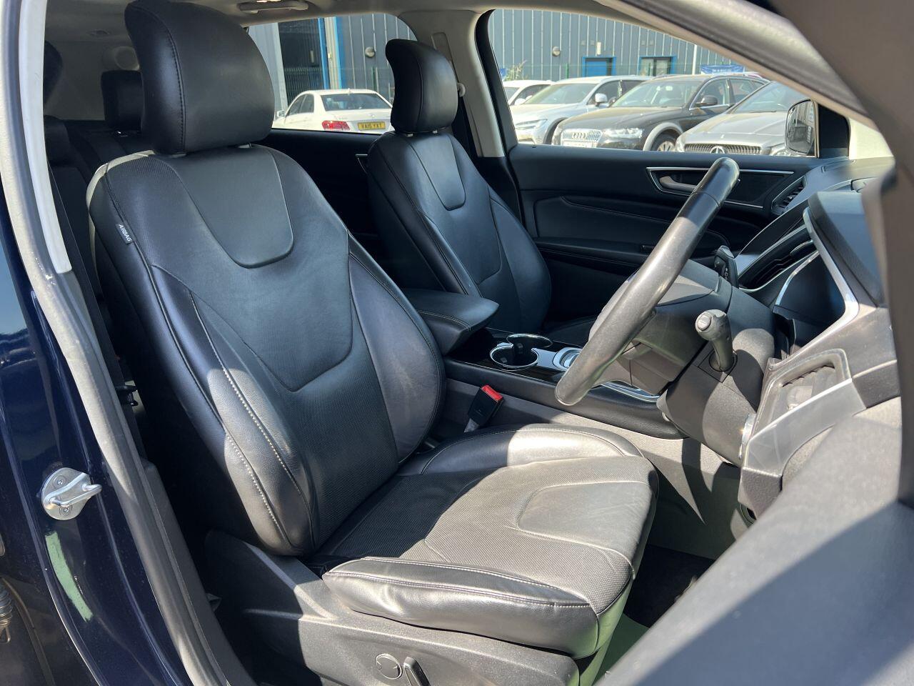 Ford Edge view 21