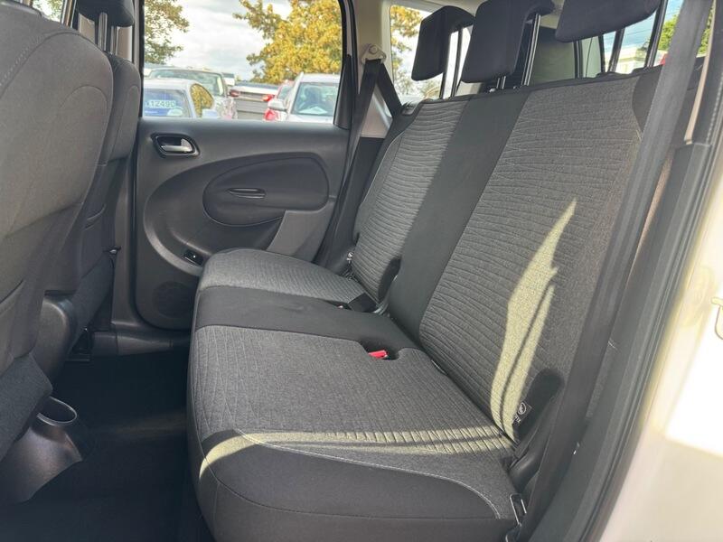 Citroen C3 Picasso view 13