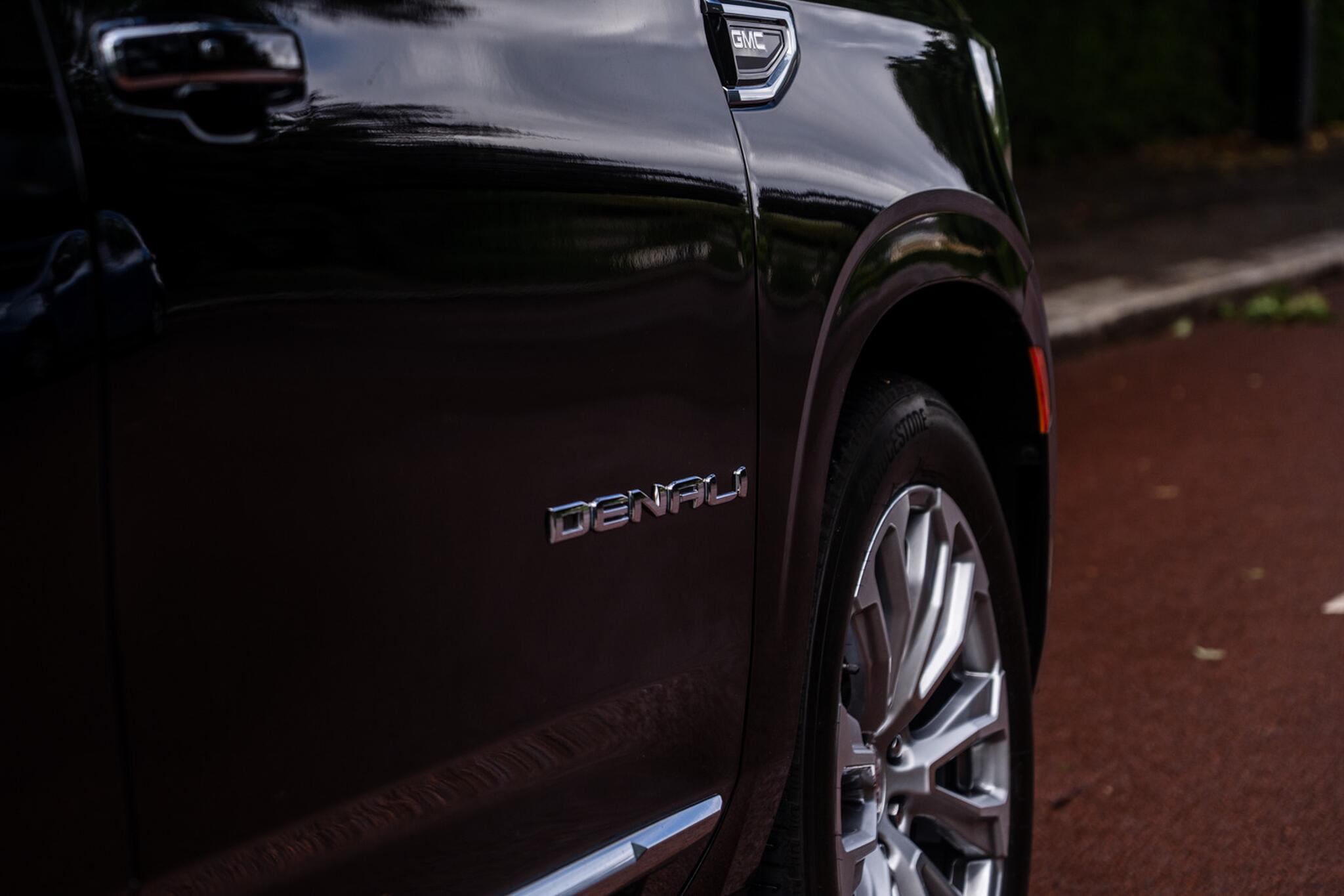GMC Yukon view 10