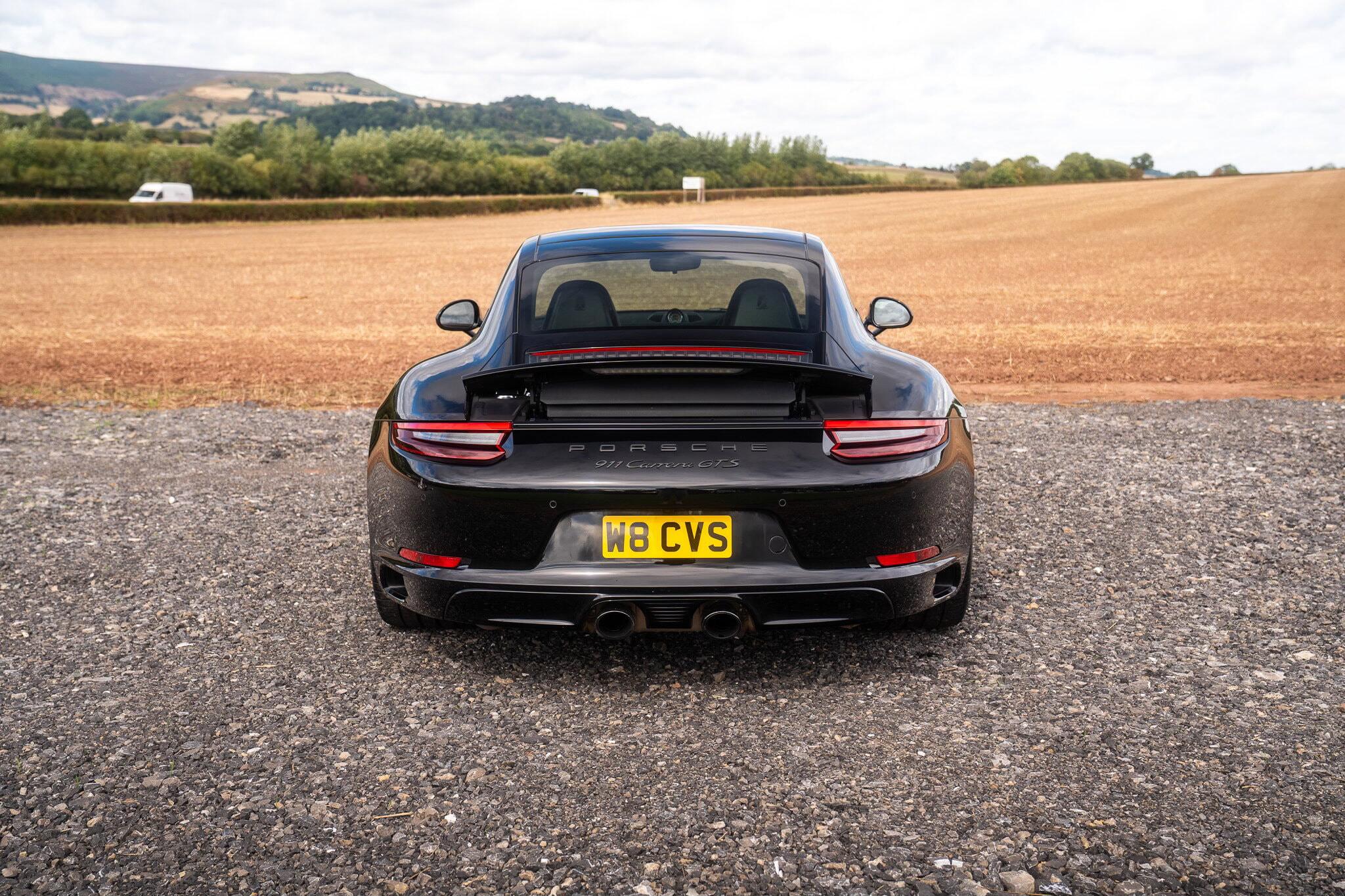 Porsche 911 view 6