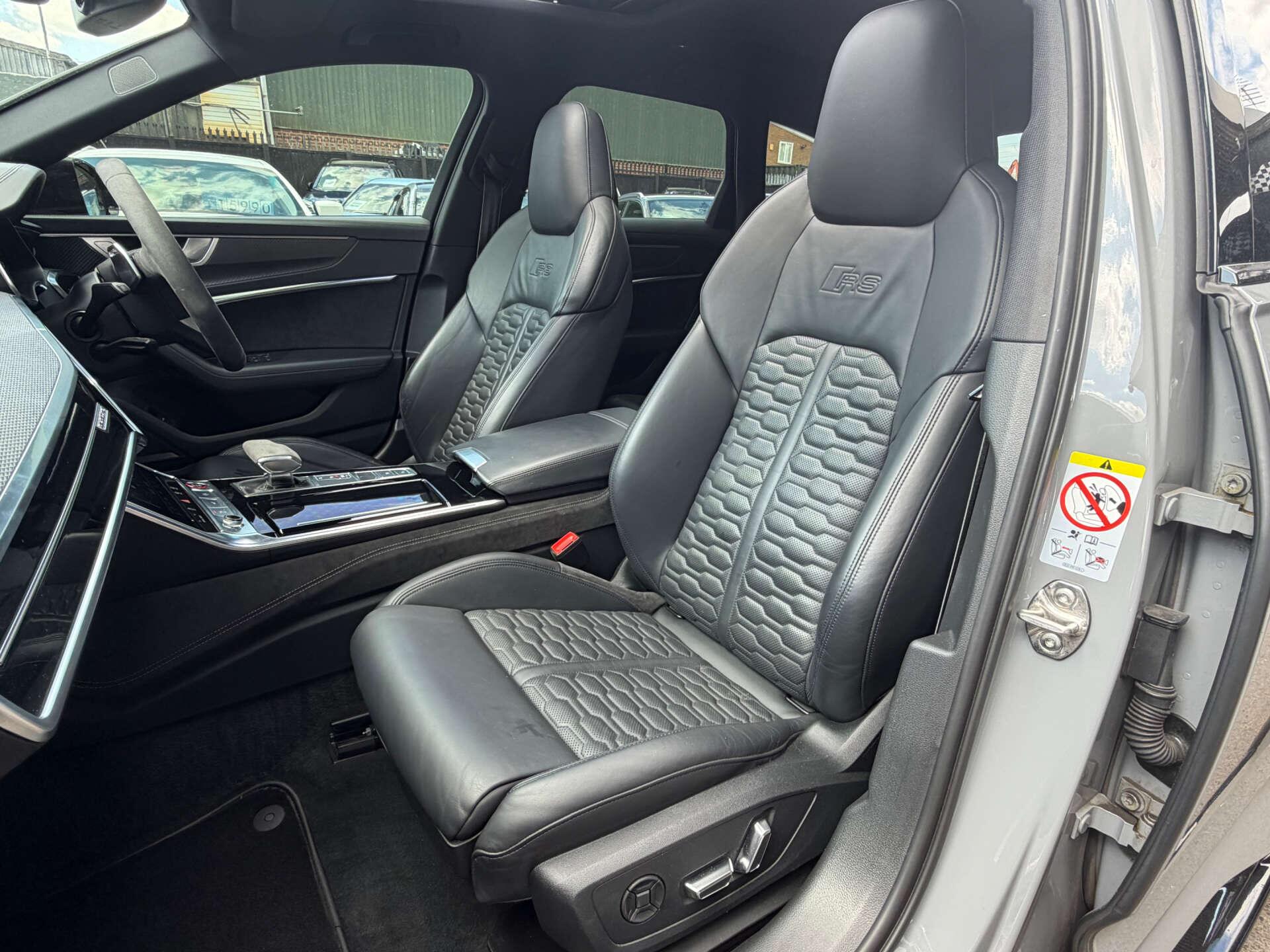 Audi RS6 Avant view 4