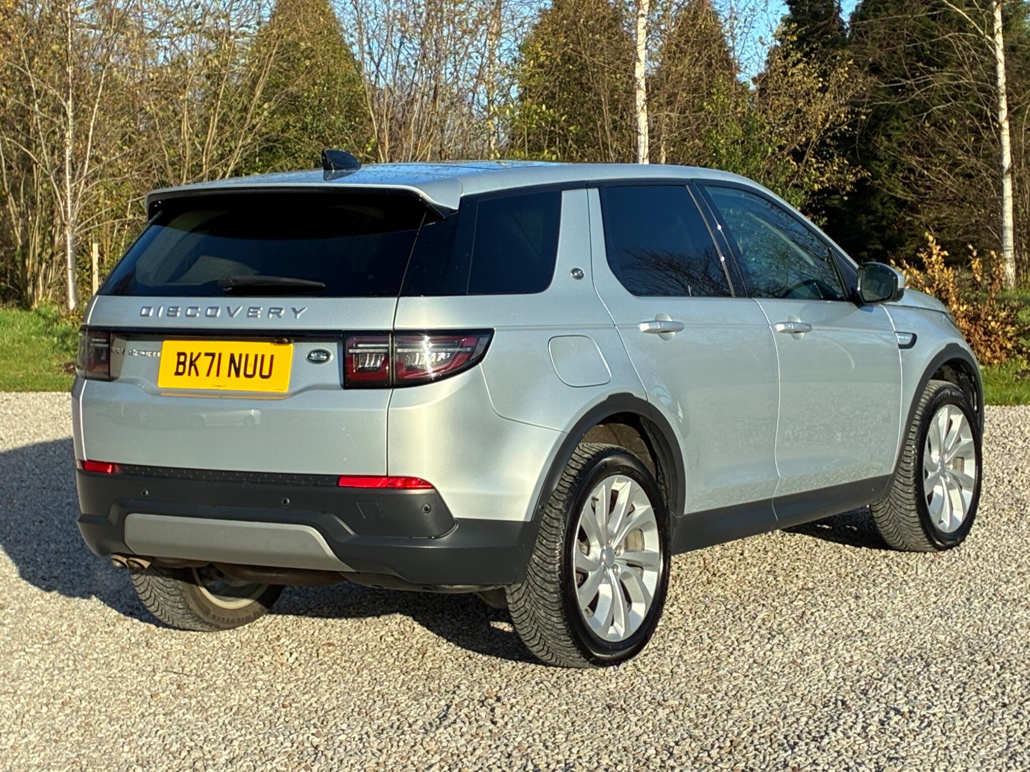 Land Rover Discovery Sport view 7