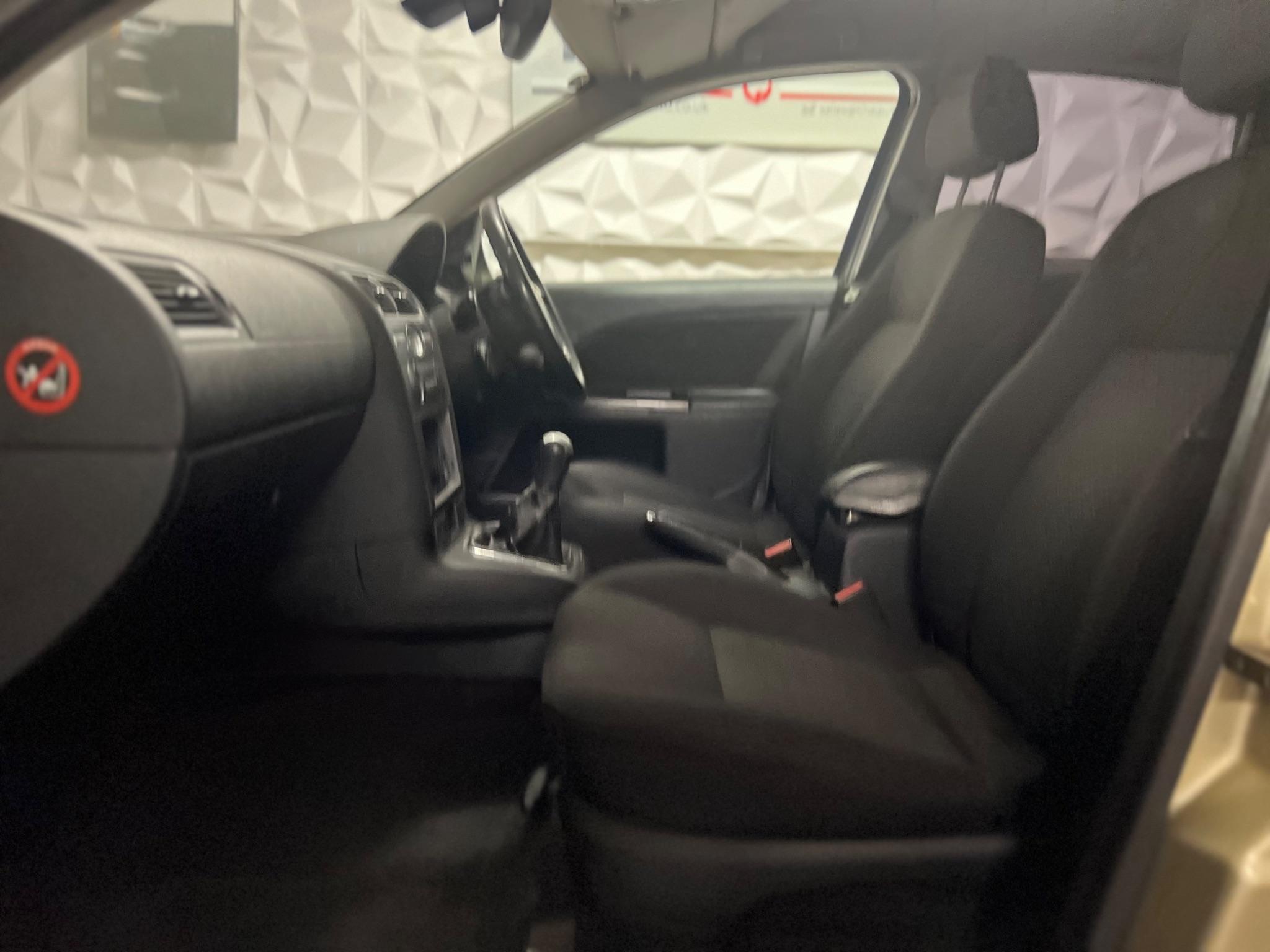 Ford Mondeo view 10