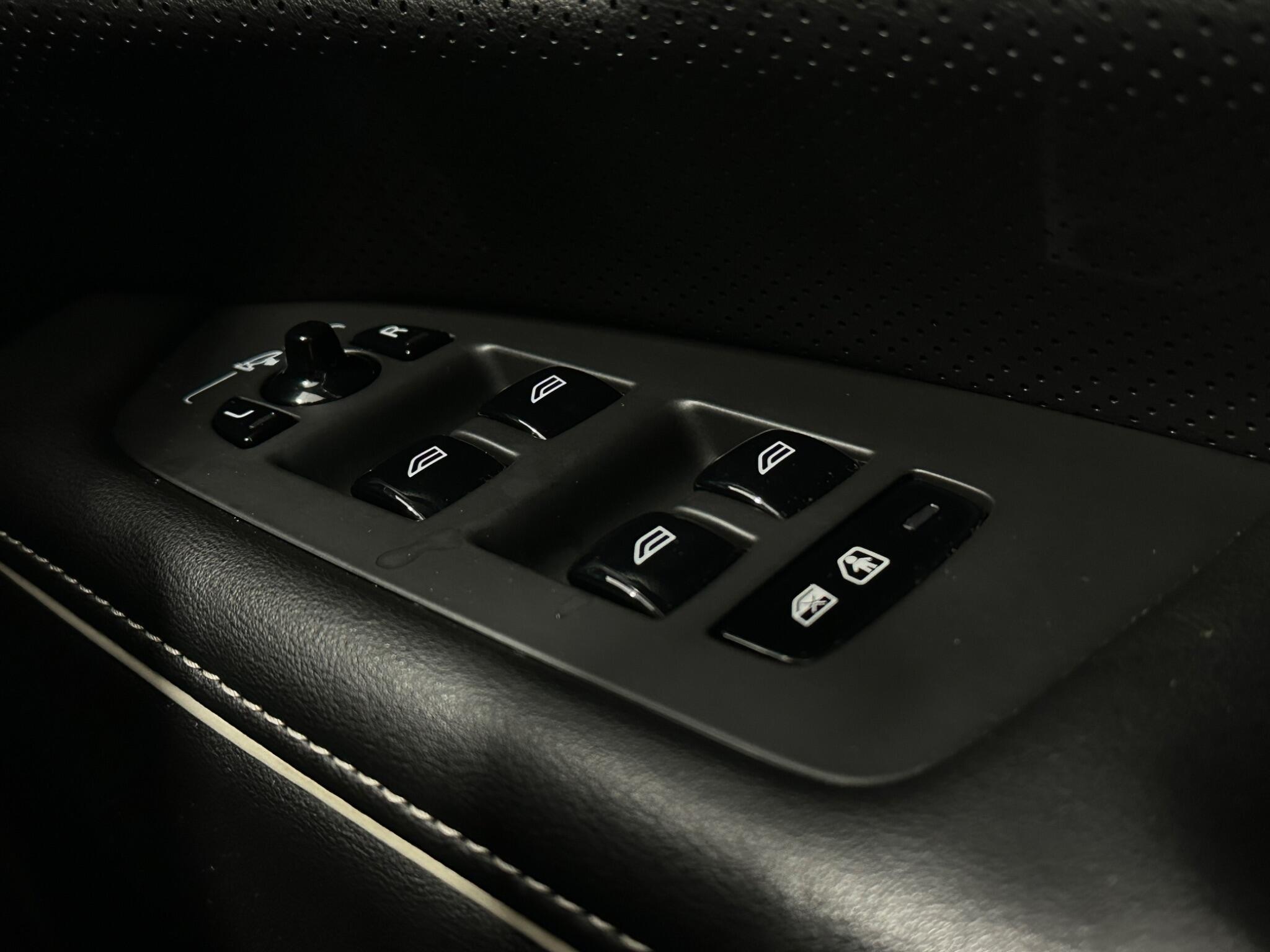 Volvo S90 view 18