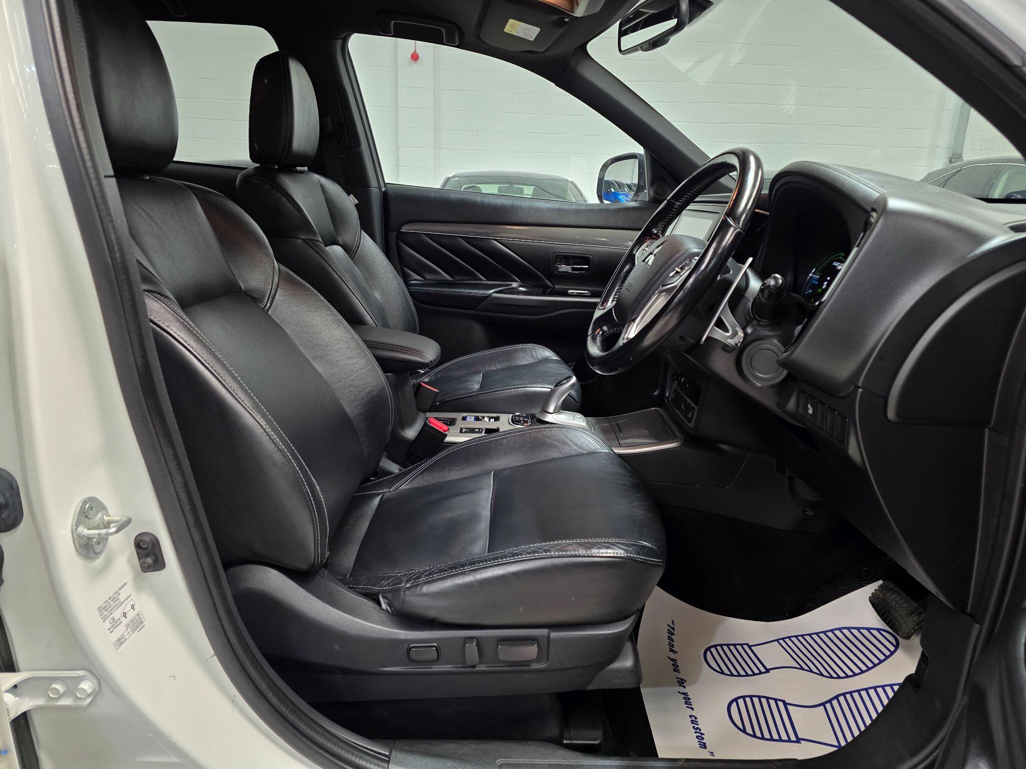 Mitsubishi Outlander view 6