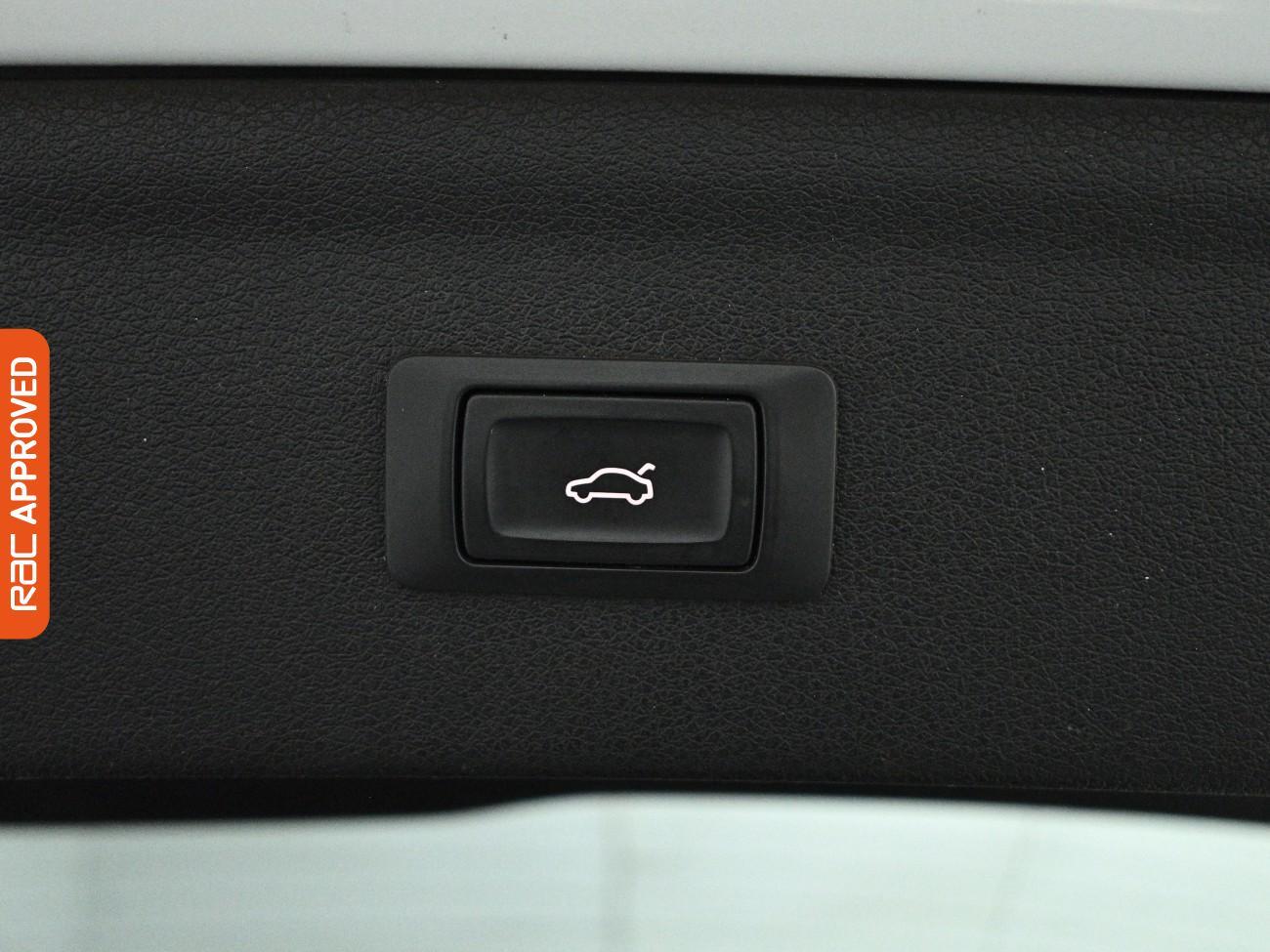 Audi Q3 view 24