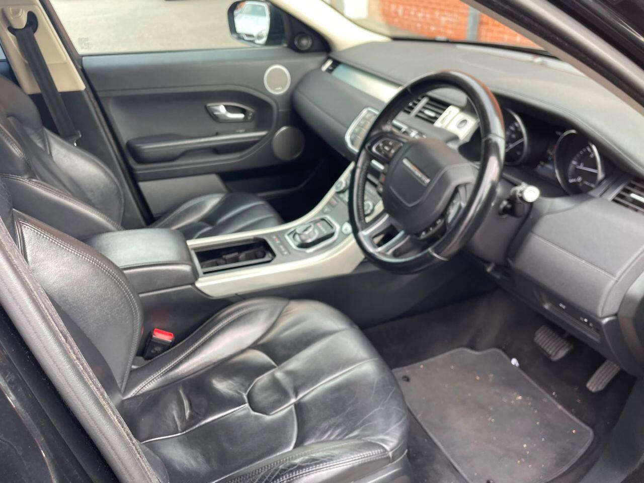 Land Rover Range Rover Evoque view 3