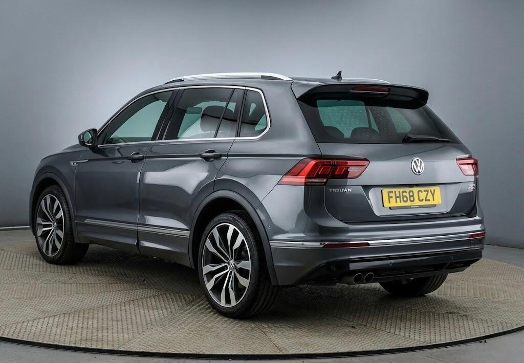 Volkswagen Tiguan view 2