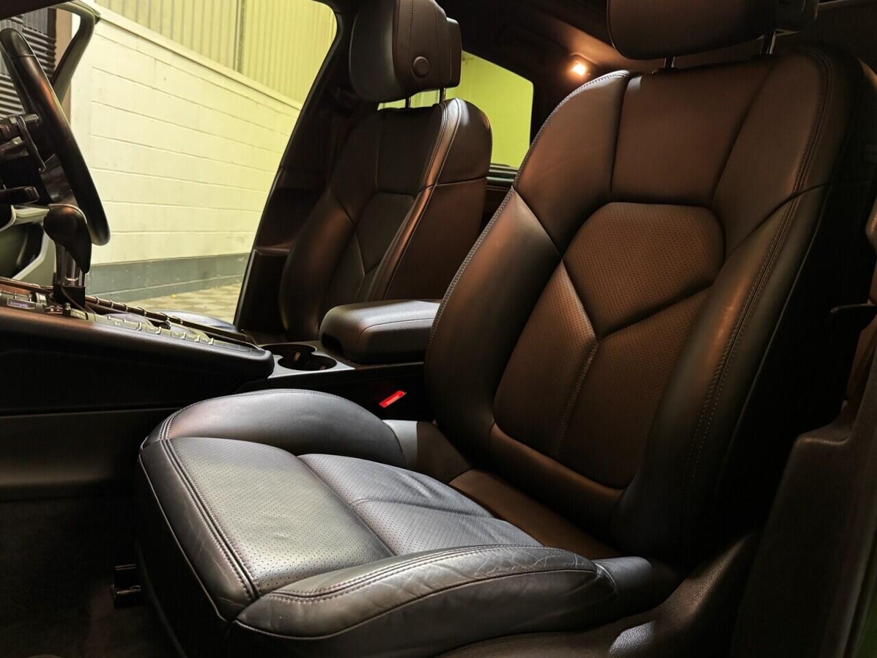 Porsche Macan view 24
