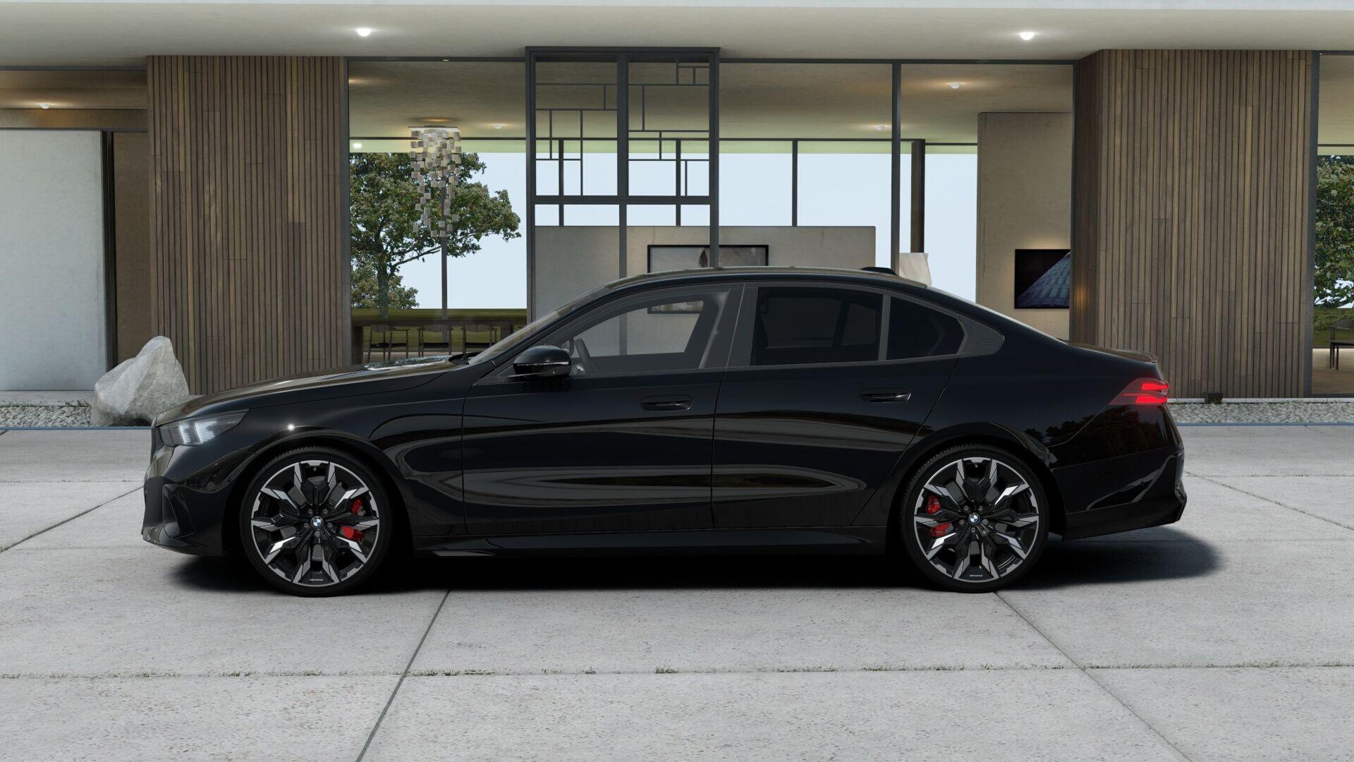BMW 5 Series view 4