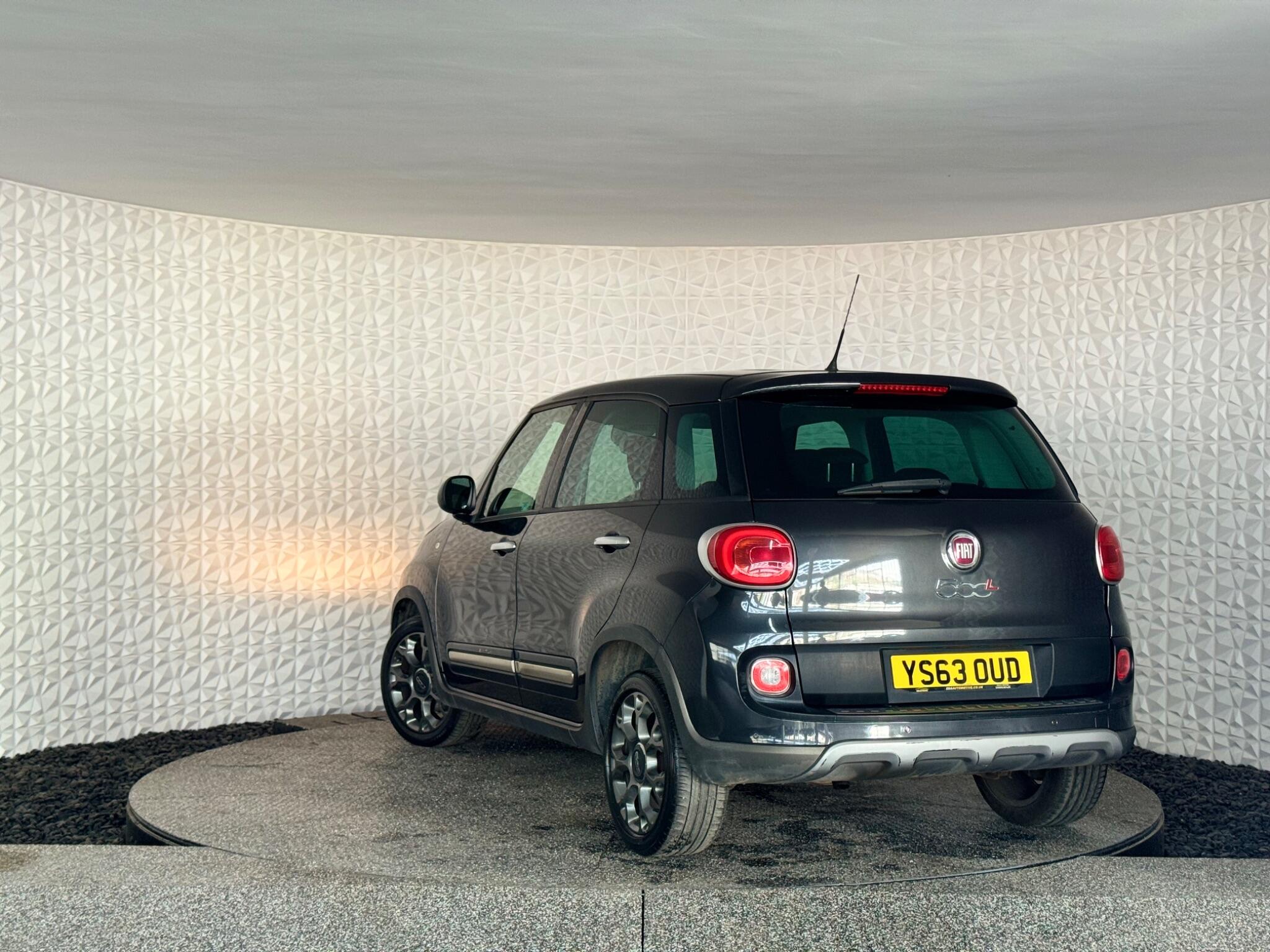 Fiat 500l view 3