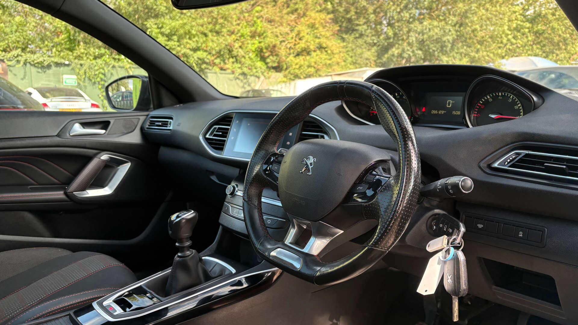 Peugeot 308 view 7