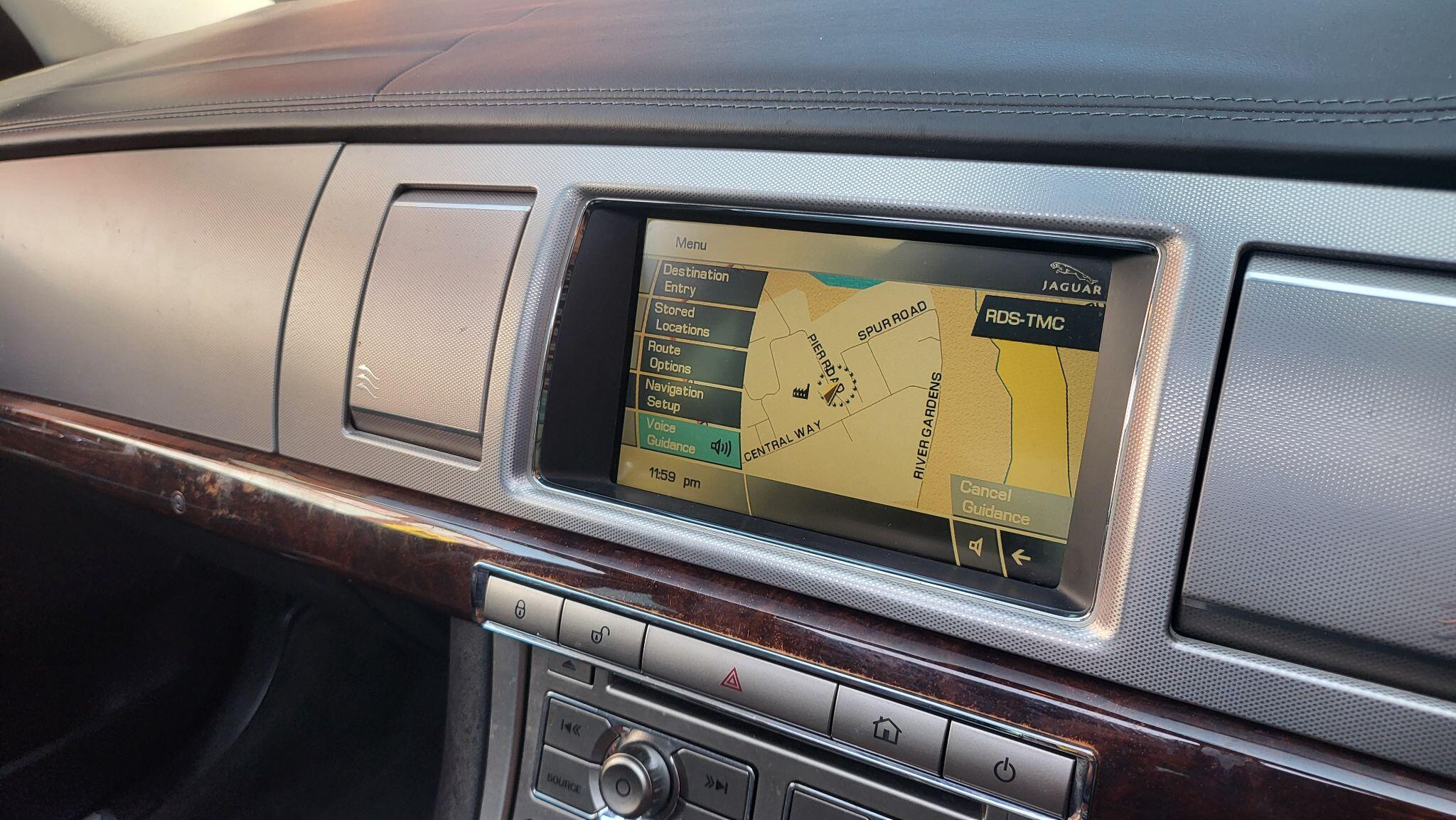 Jaguar XF view 28